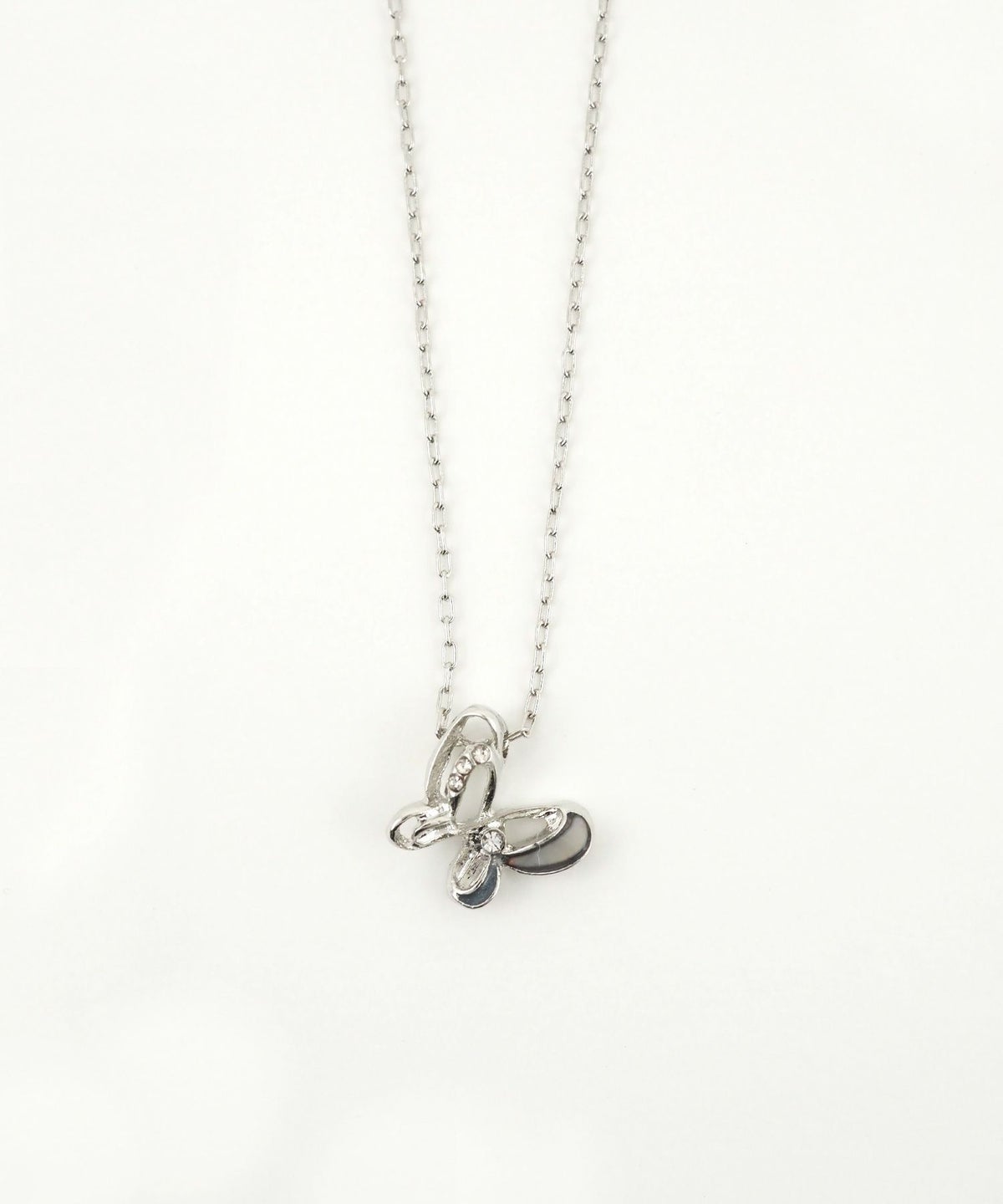 アシンメトリーバタフライネックレス