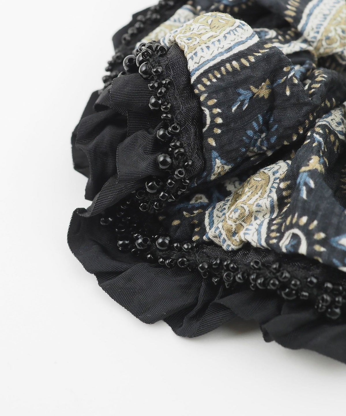 【web限定】オリエンタルフリルビーズシュシュ