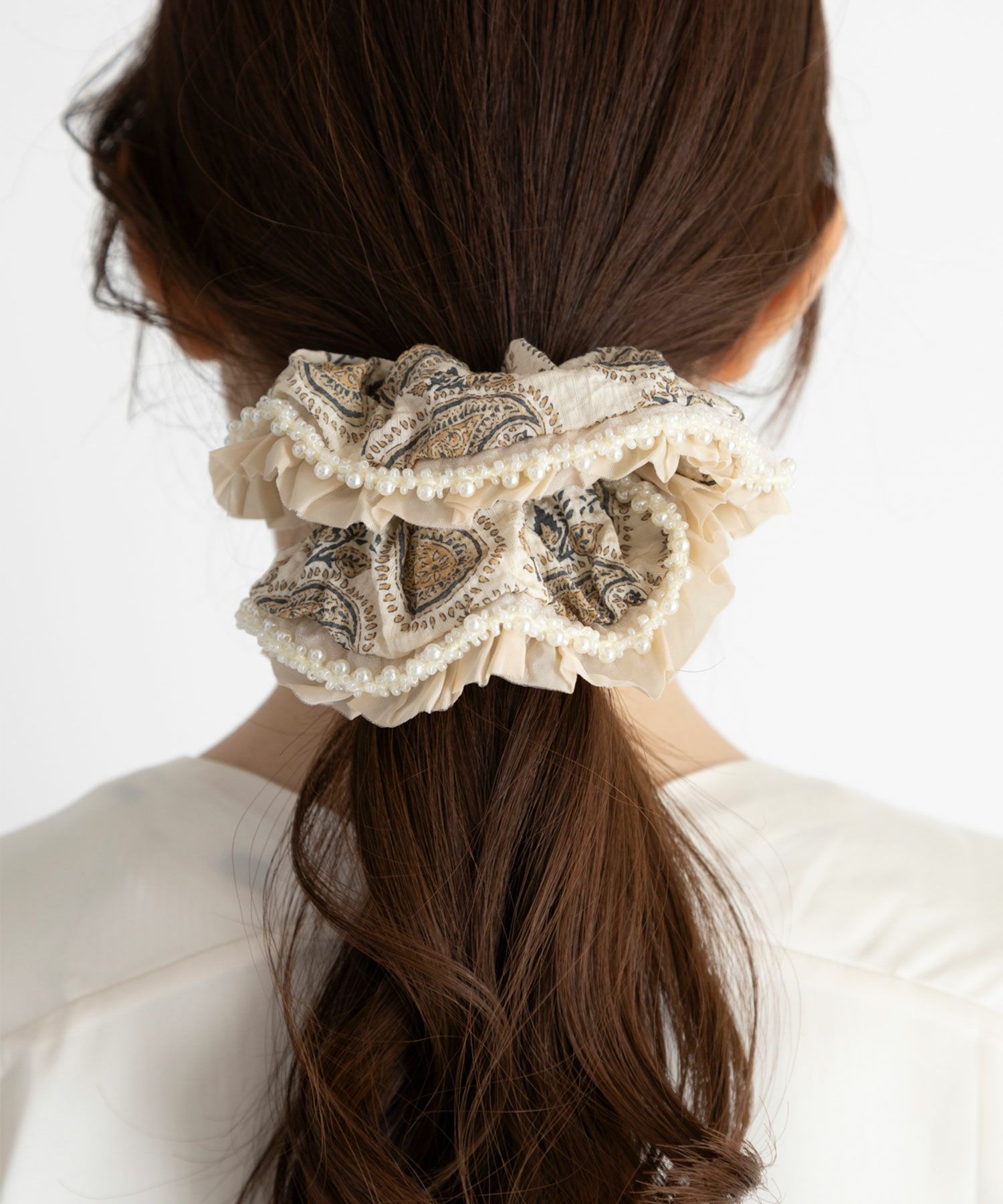 【web限定】オリエンタルフリルビーズシュシュ