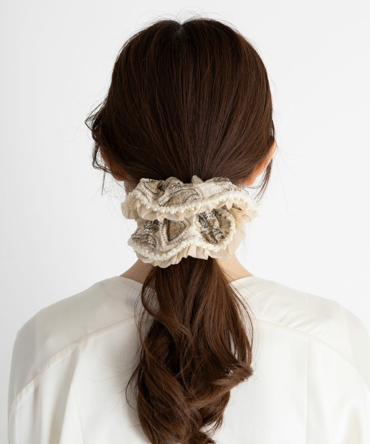 【web限定】オリエンタルフリルビーズシュシュ