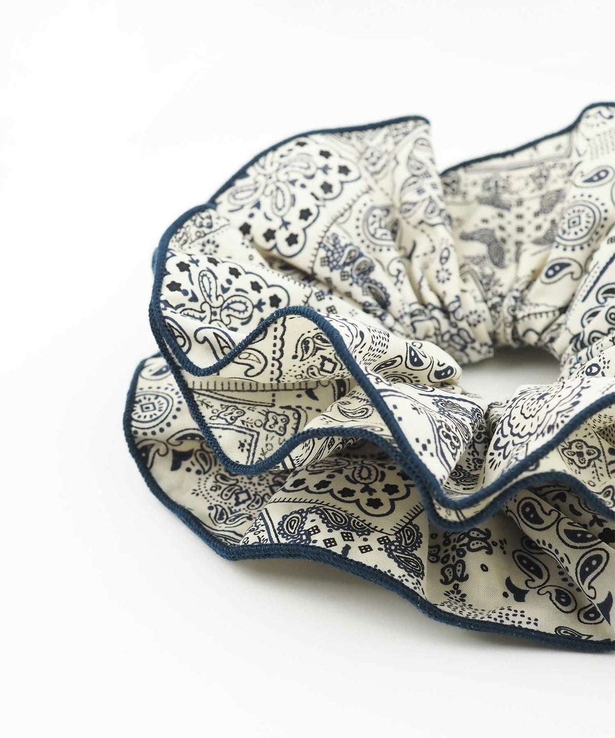 【web限定】ペイズリーパイピングシュシュ