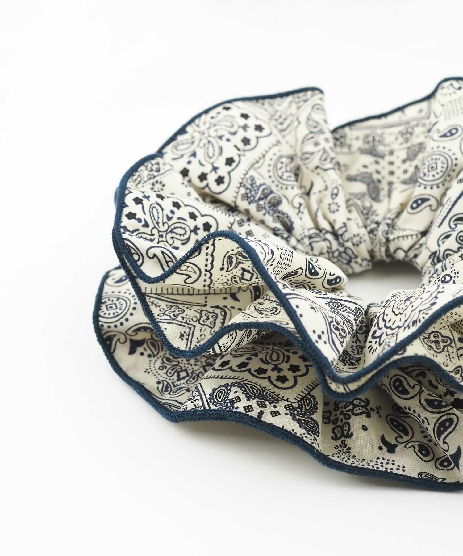 【web限定】ペイズリーパイピングシュシュ