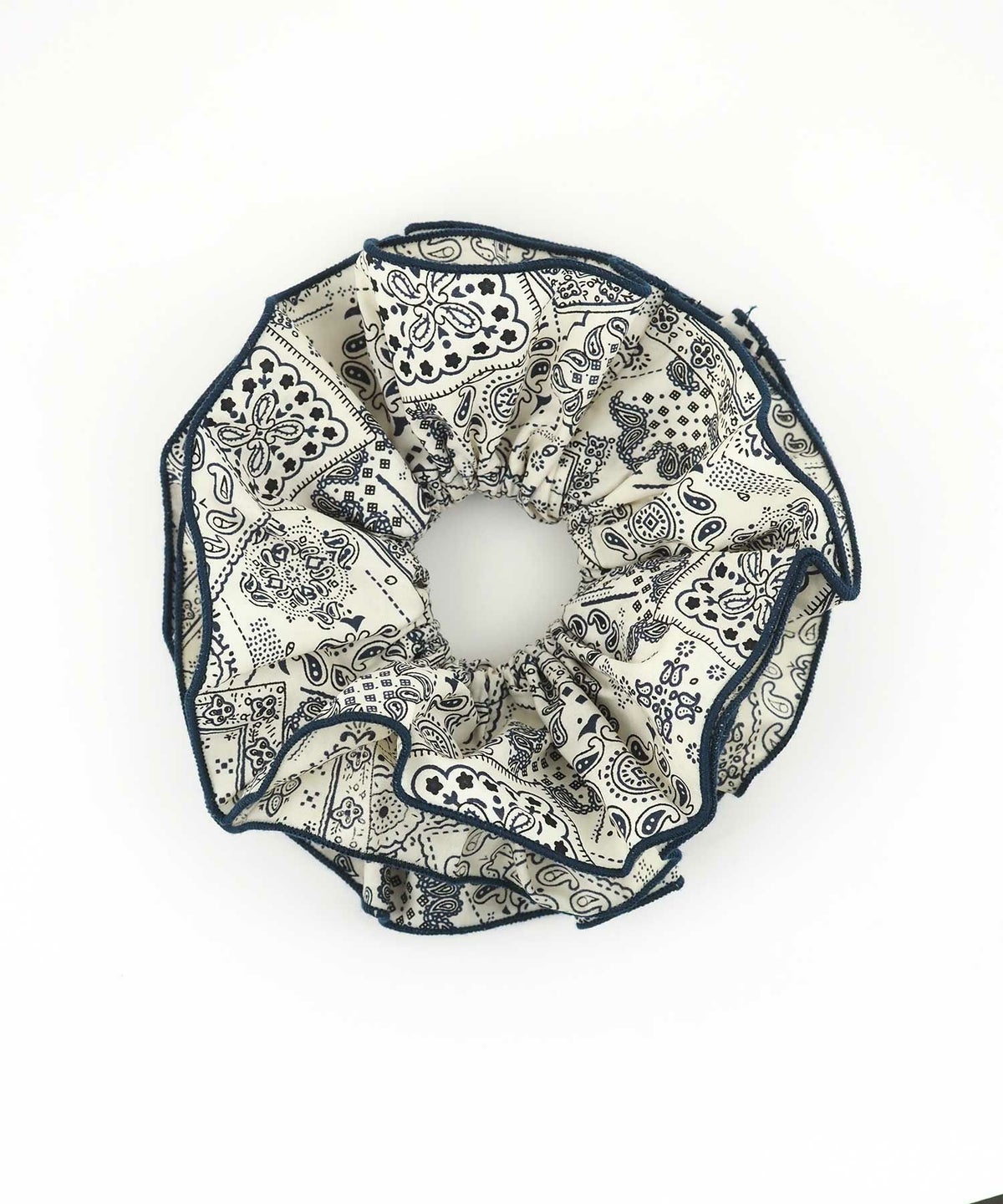 【web限定】ペイズリーパイピングシュシュ