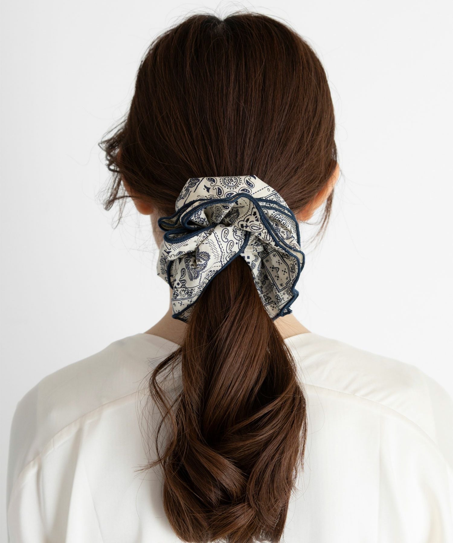 【web限定】ペイズリーパイピングシュシュ