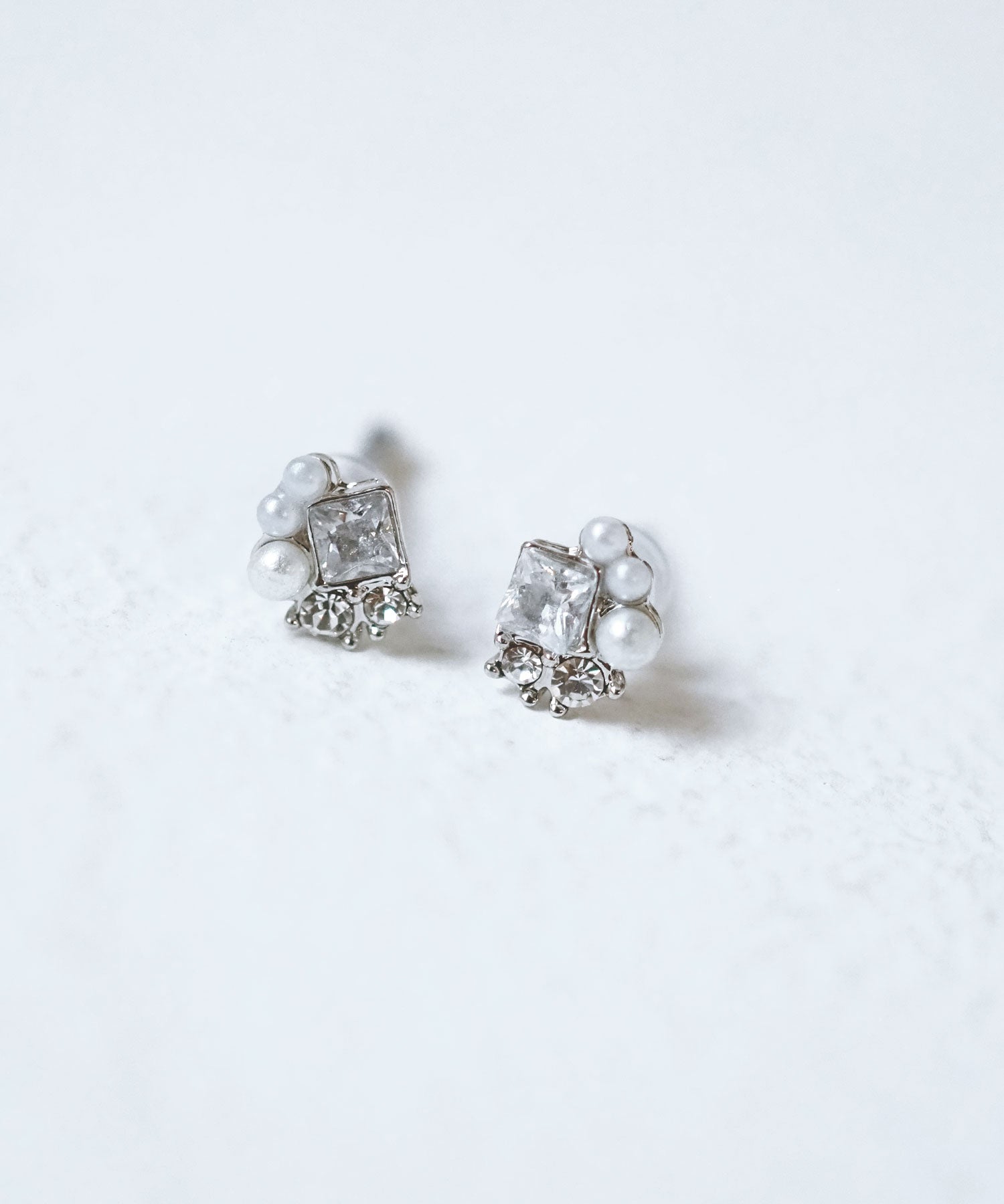 【web限定】ルミストーンハロピュアチタンポストピアス【Lumirise】