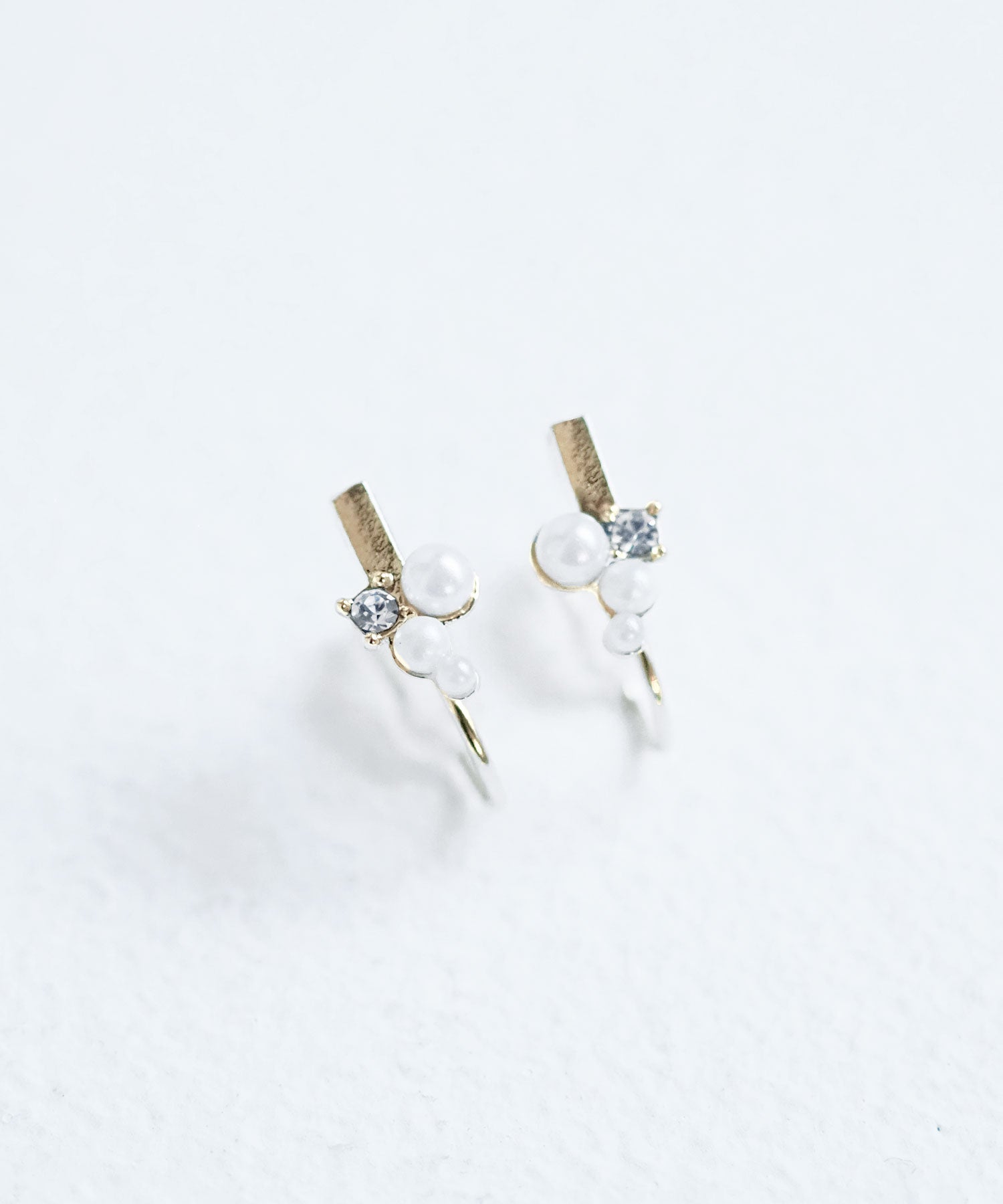 【web限定】ルミバーティカルクラスターノンホールイヤリング【Lumirise】