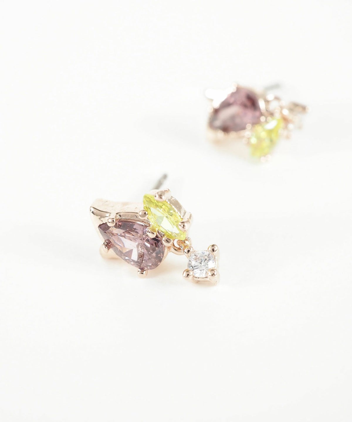 チューリップスイングストーンチタンポストピアス【MUK shady sophy】