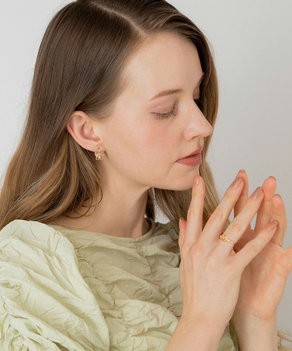 バタフライスイングチタンポストピアス【MUK shady sophy】