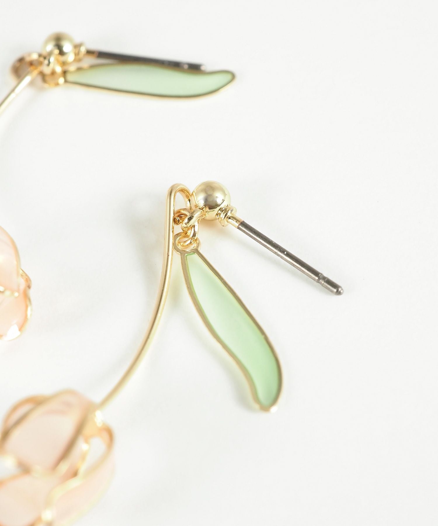 シアーペタルチューリップチタンポストピアス