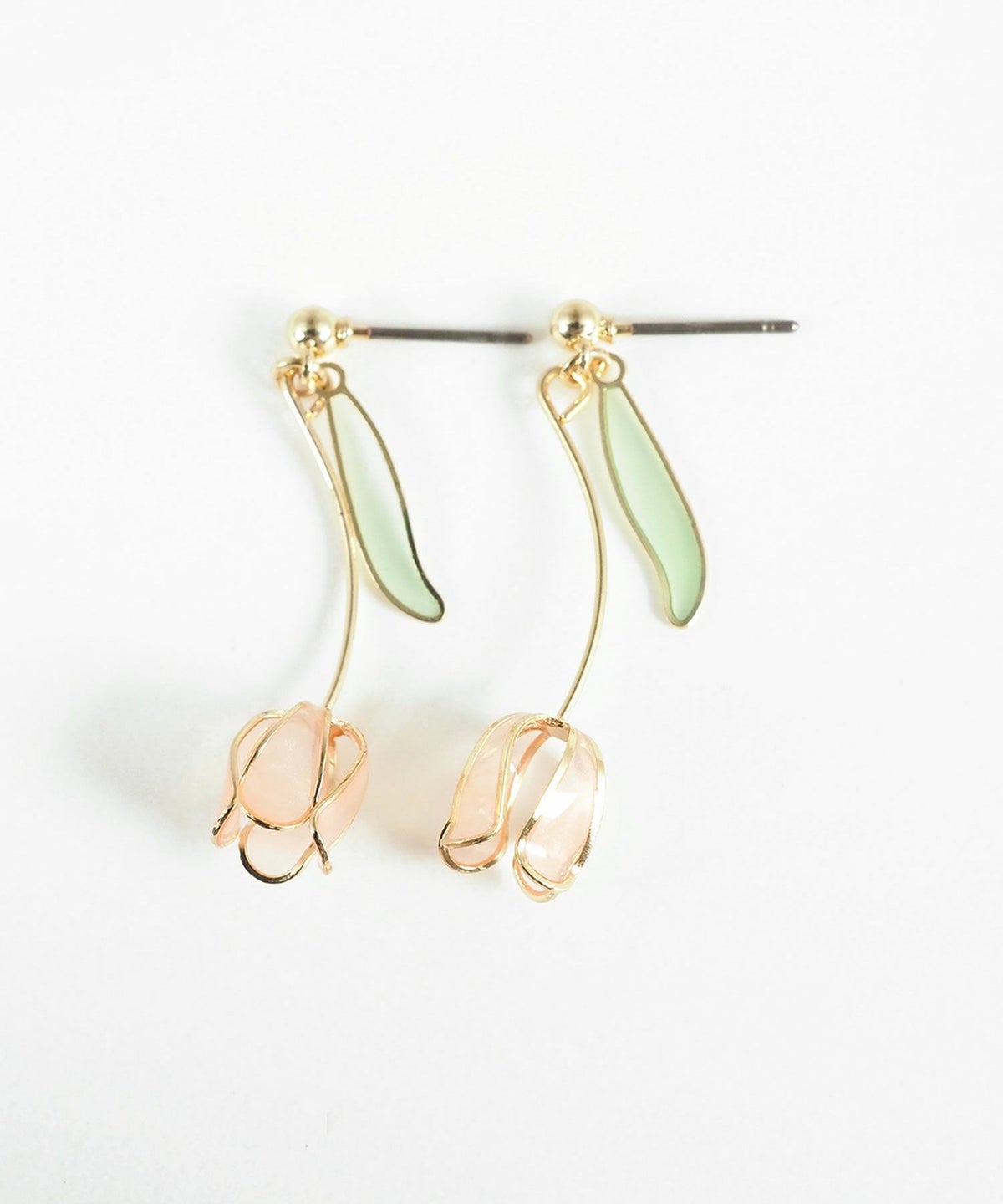 シアーペタルチューリップチタンポストピアス