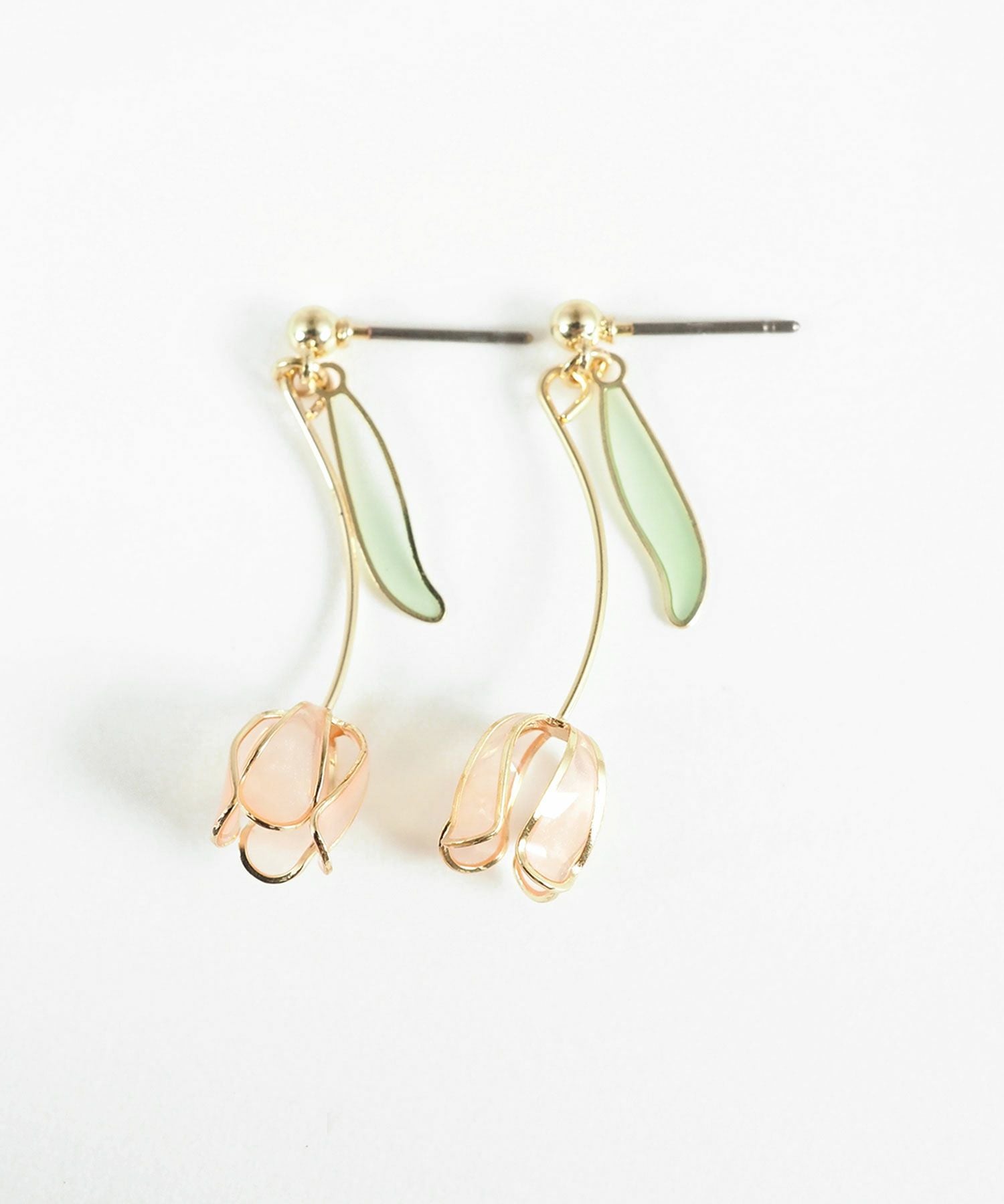 シアーペタルチューリップチタンポストピアス