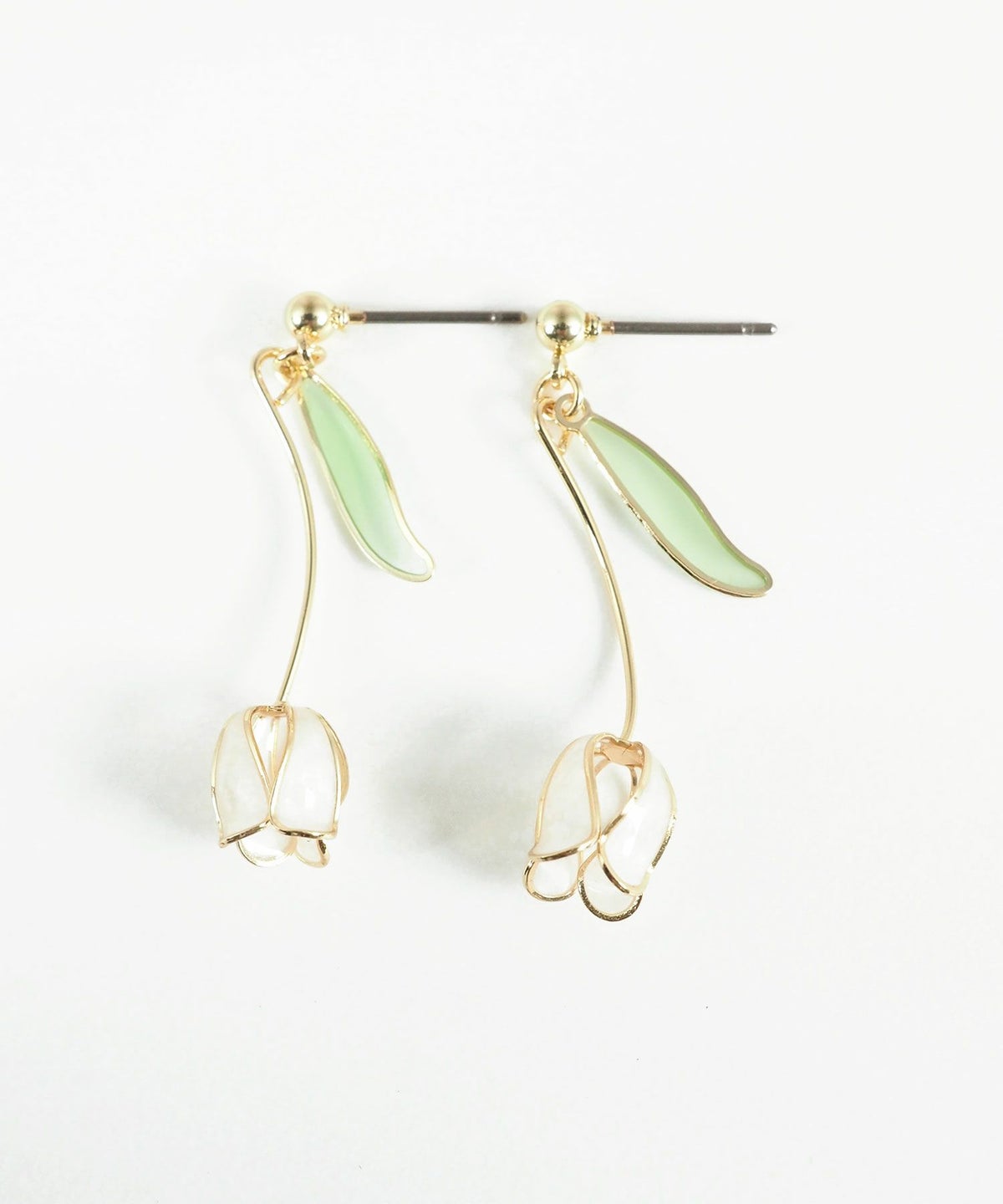 シアーペタルチューリップチタンポストピアス