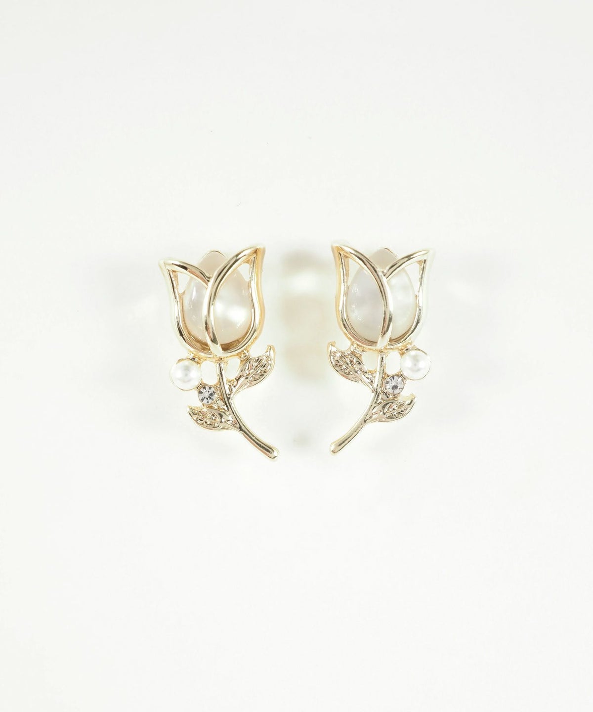 キャッツアイチューリップチタンポストピアス