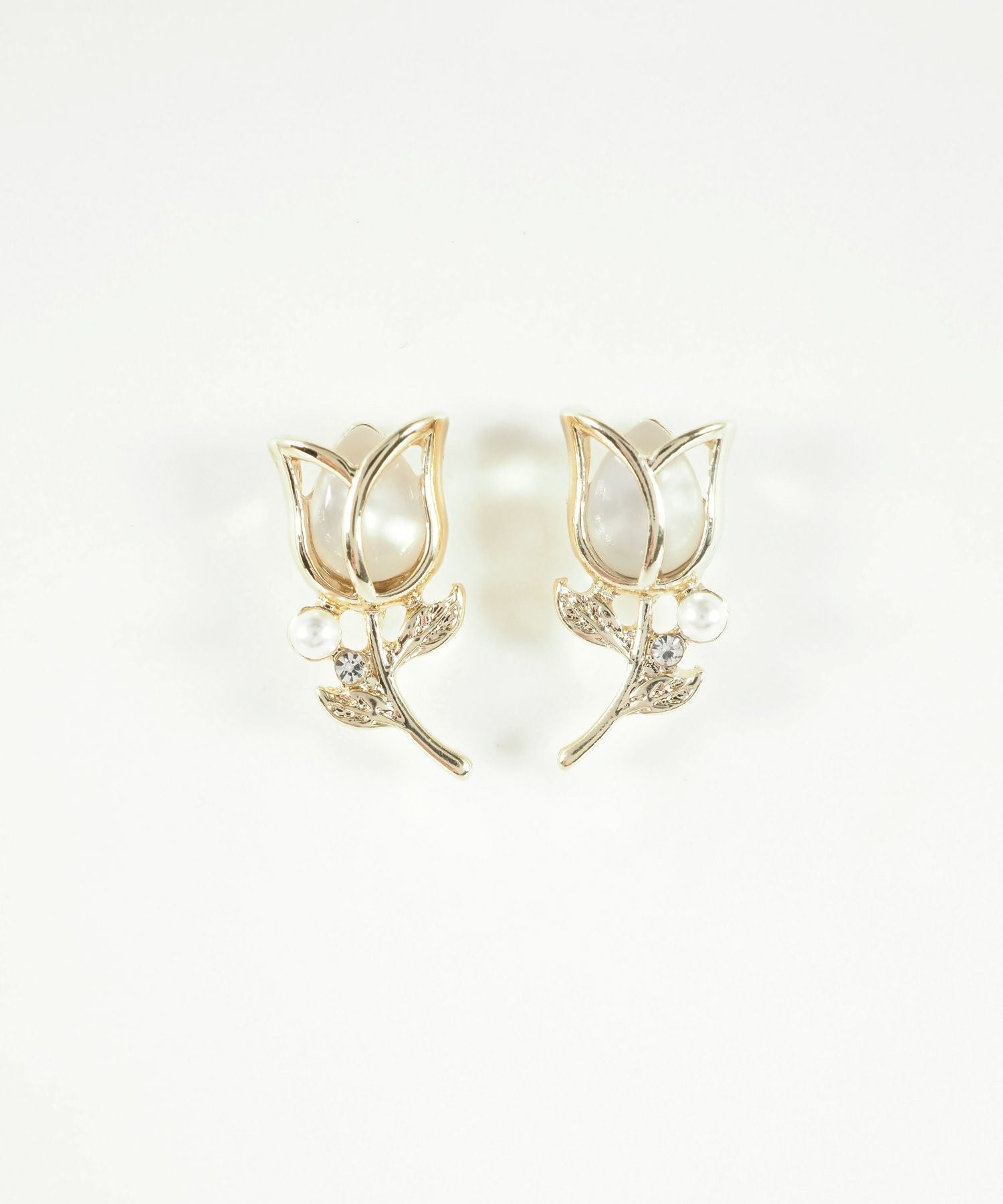 キャッツアイチューリップチタンポストピアス