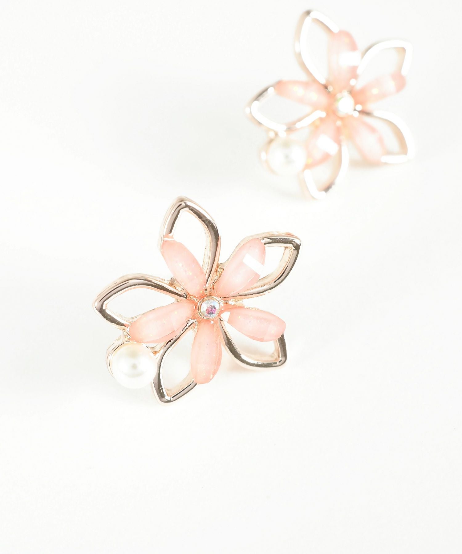 フルールチタンポストピアス