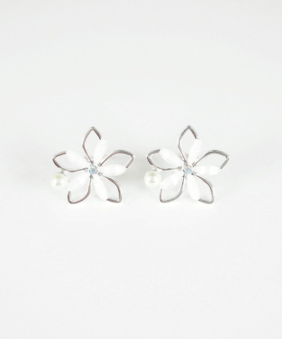 フルールチタンポストピアス