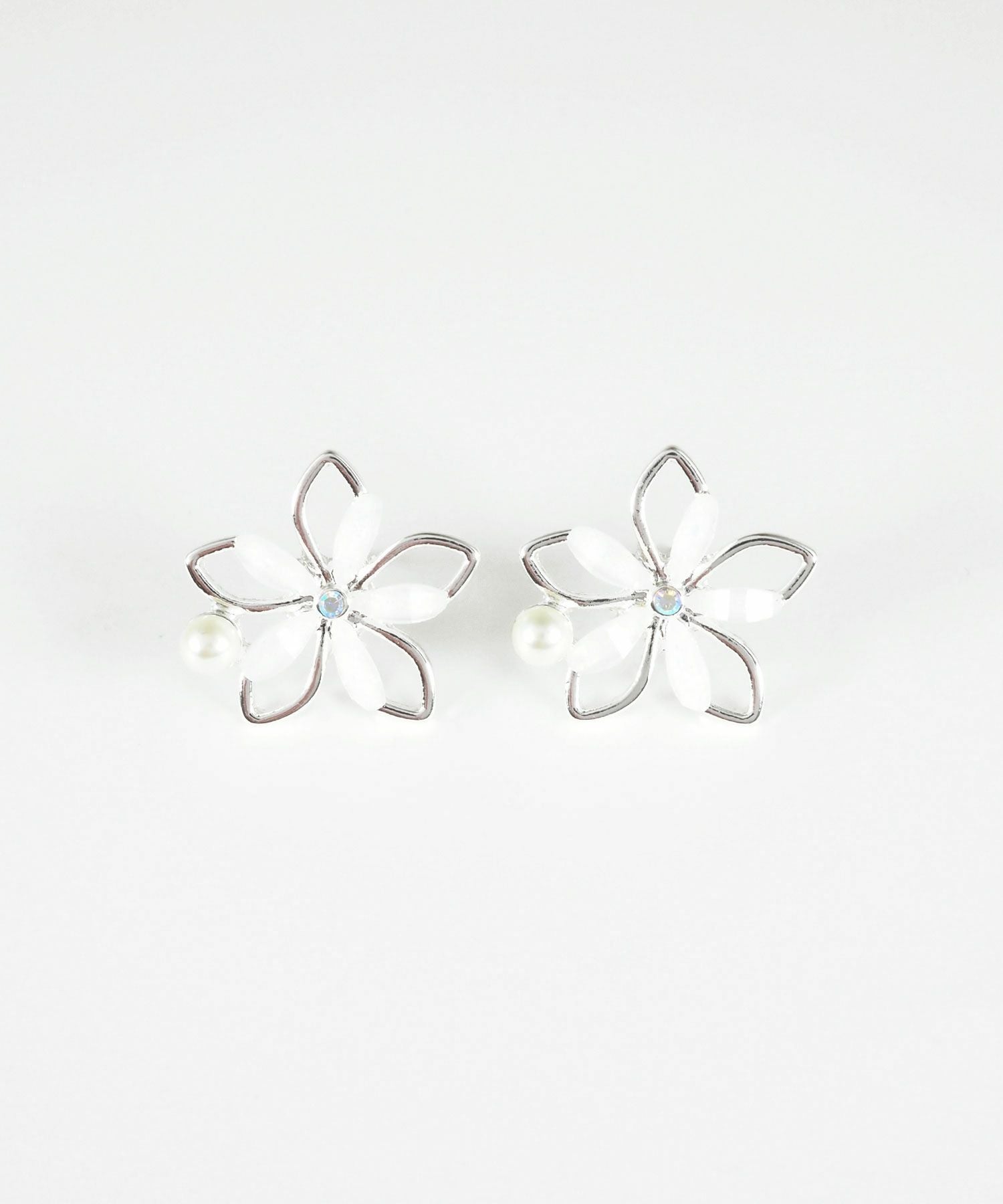 フルールチタンポストピアス