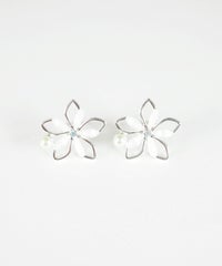 フルールチタンポストピアス