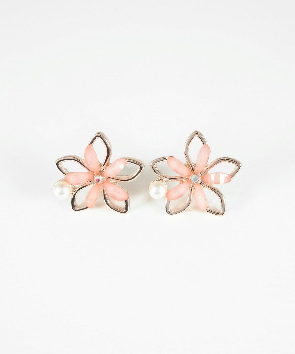 フルールチタンポストピアス