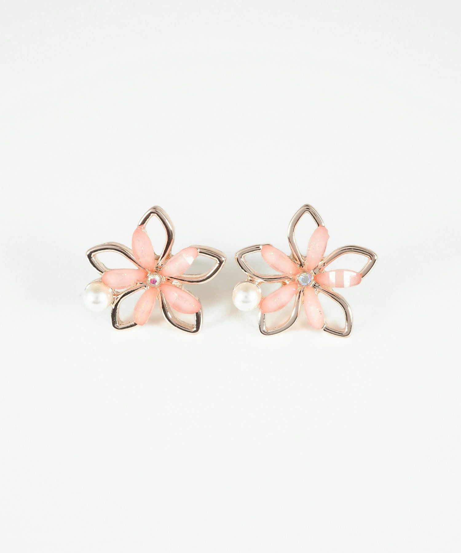 フルールチタンポストピアス