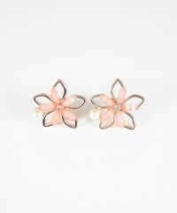 フルールチタンポストピアス