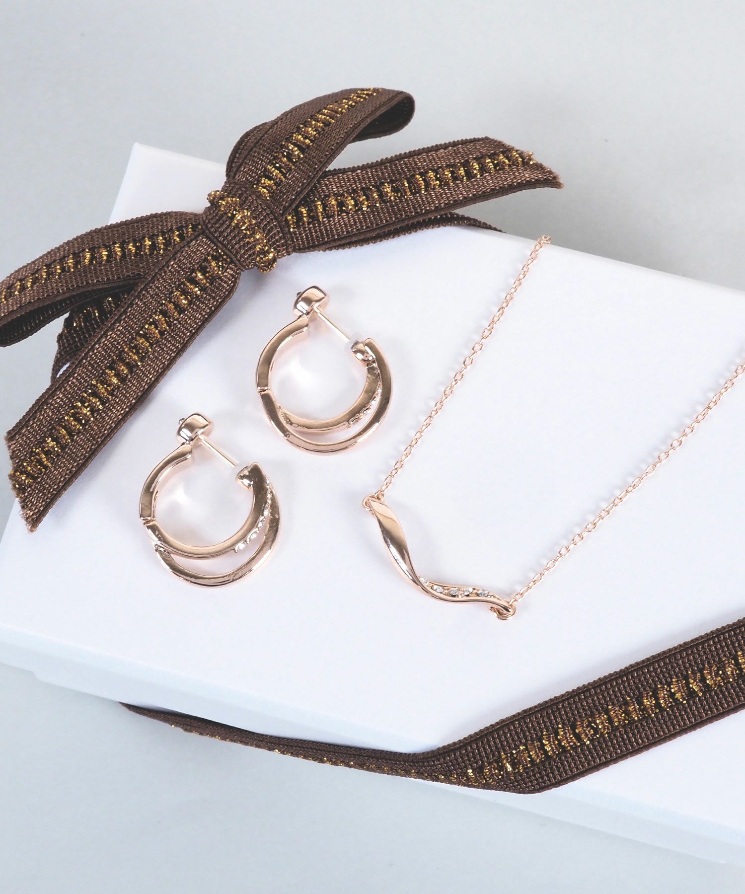 【お買い得】転売可　ネックレス、ピアス　ブレスレット3品種ミックスセット品 アクセサリー シルバー ネックレス ピアス ブレスレット リング 4点