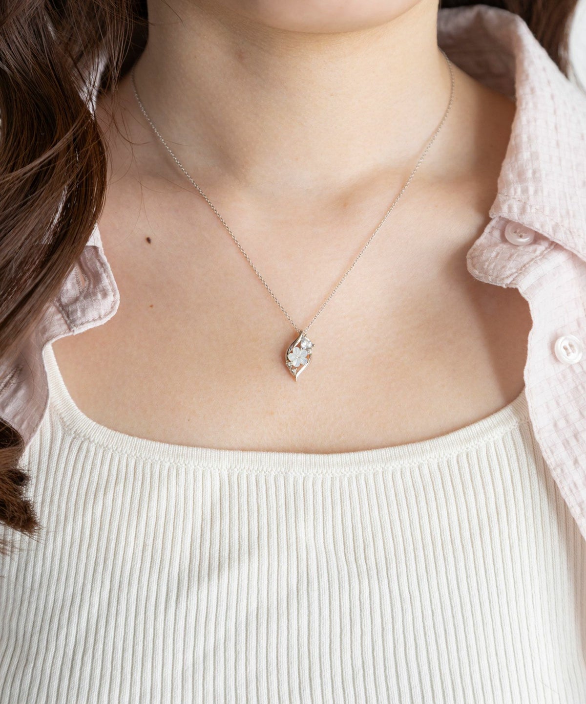 白蝶貝フラワーハートインセットネックレス