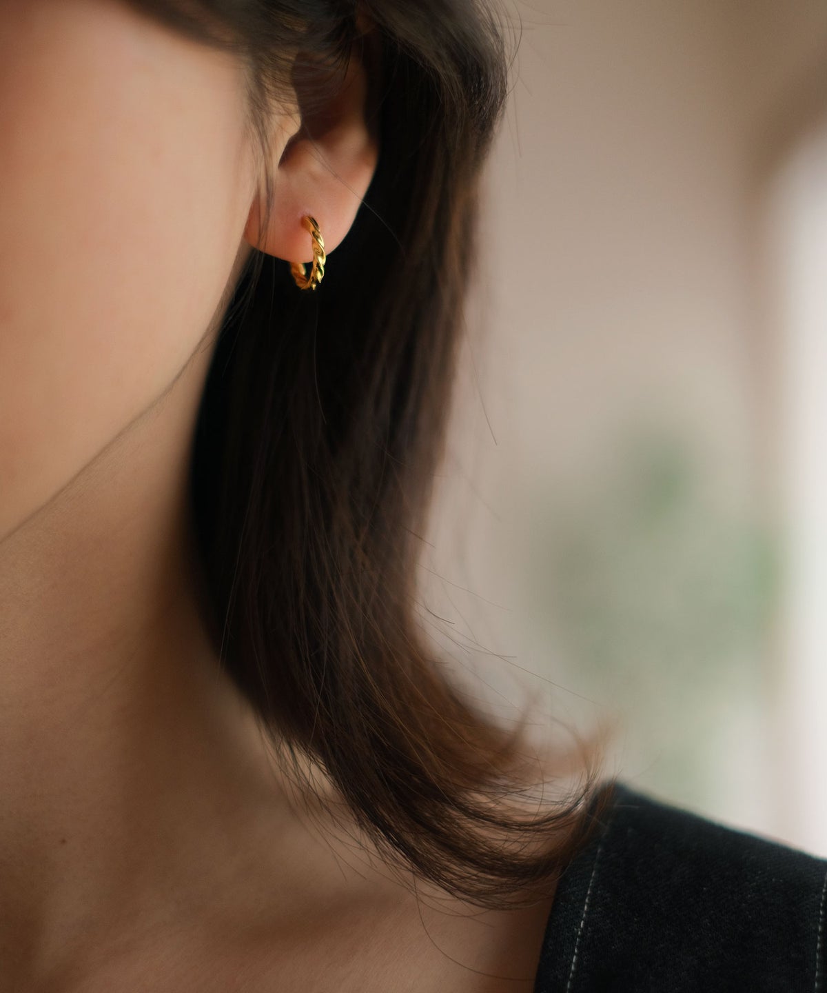 【web限定】Sleekツイストフープチタンポストピアス