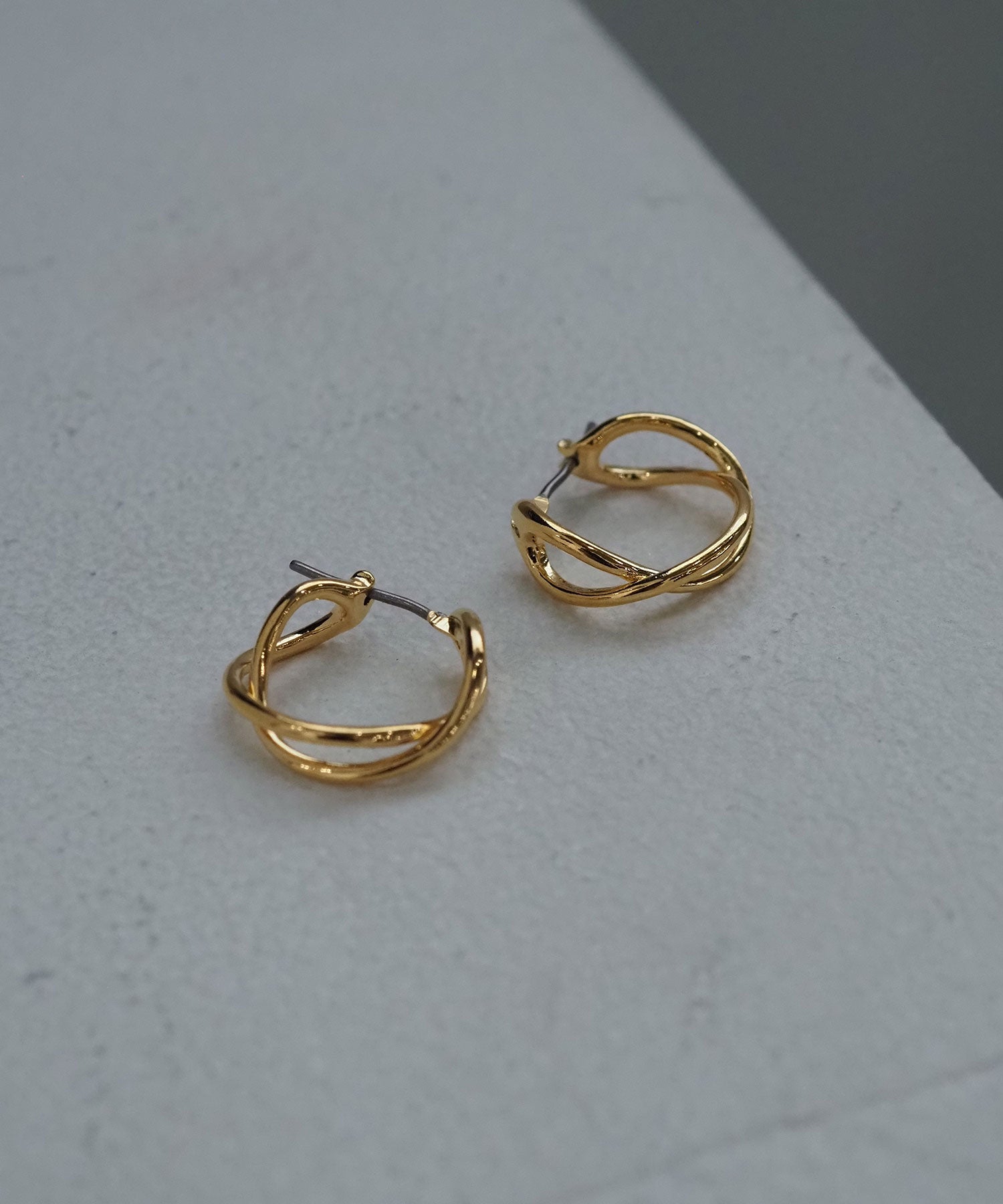 【web限定】Sleekクロスフープチタンポストピアス