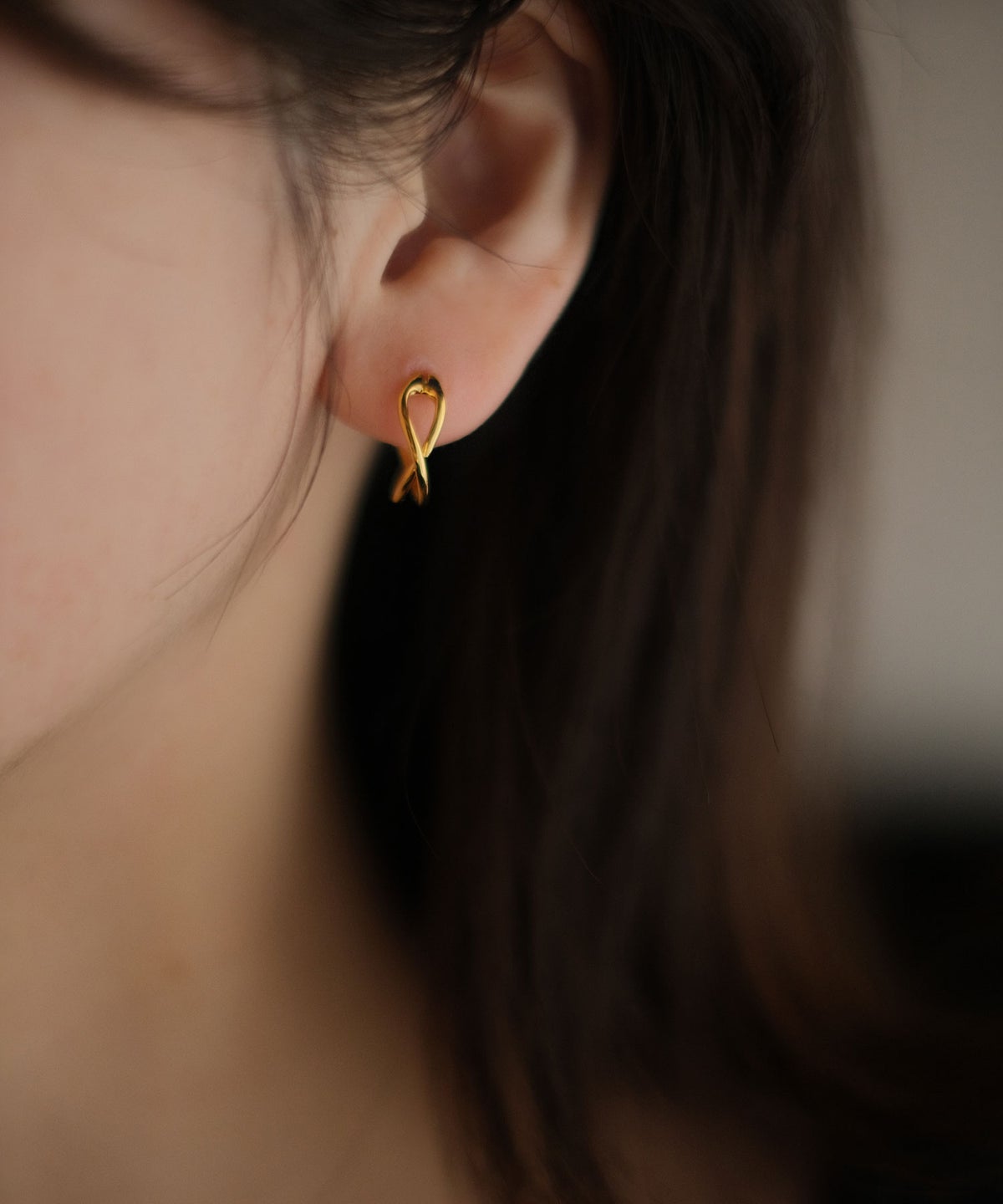 【web限定】Sleekクロスフープチタンポストピアス