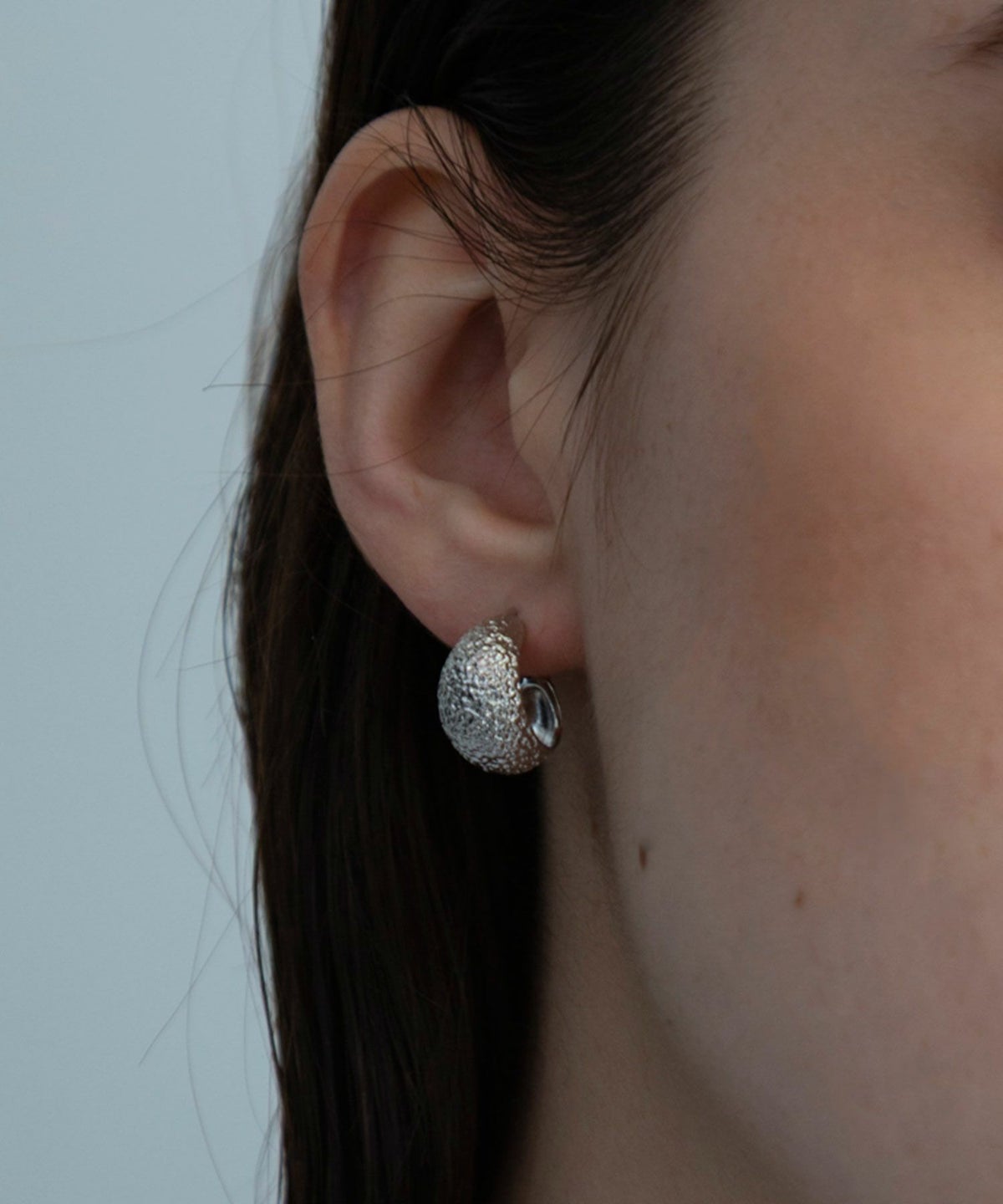 【web限定】Sleekドロップフープチタンポストピアス