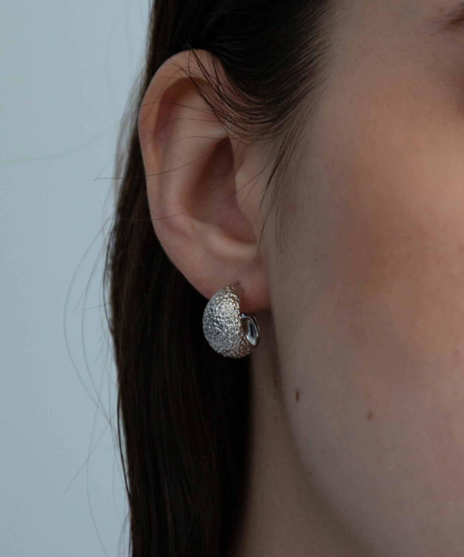 【web限定】Sleekドロップフープチタンポストピアス