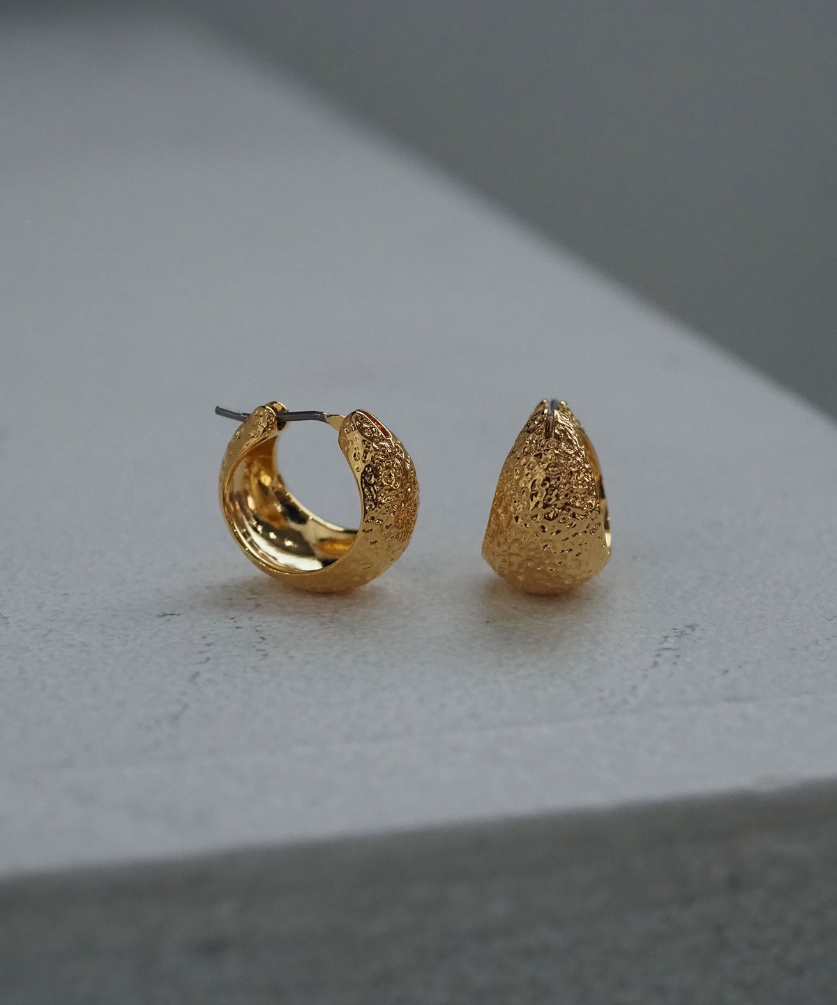 【web限定】Sleekドロップフープチタンポストピアス