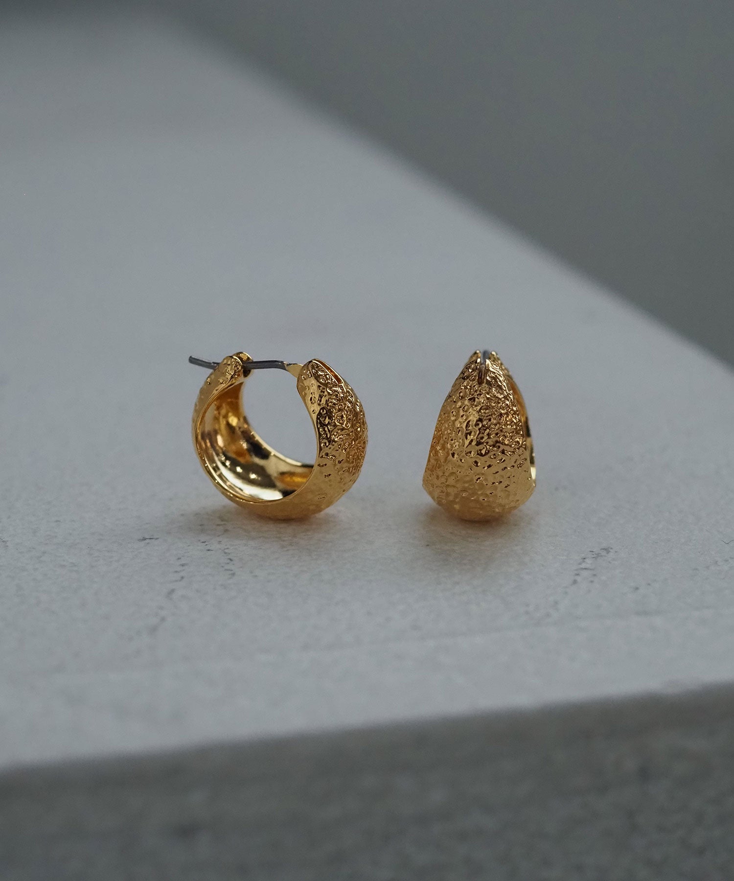 【web限定】Sleekドロップフープチタンポストピアス