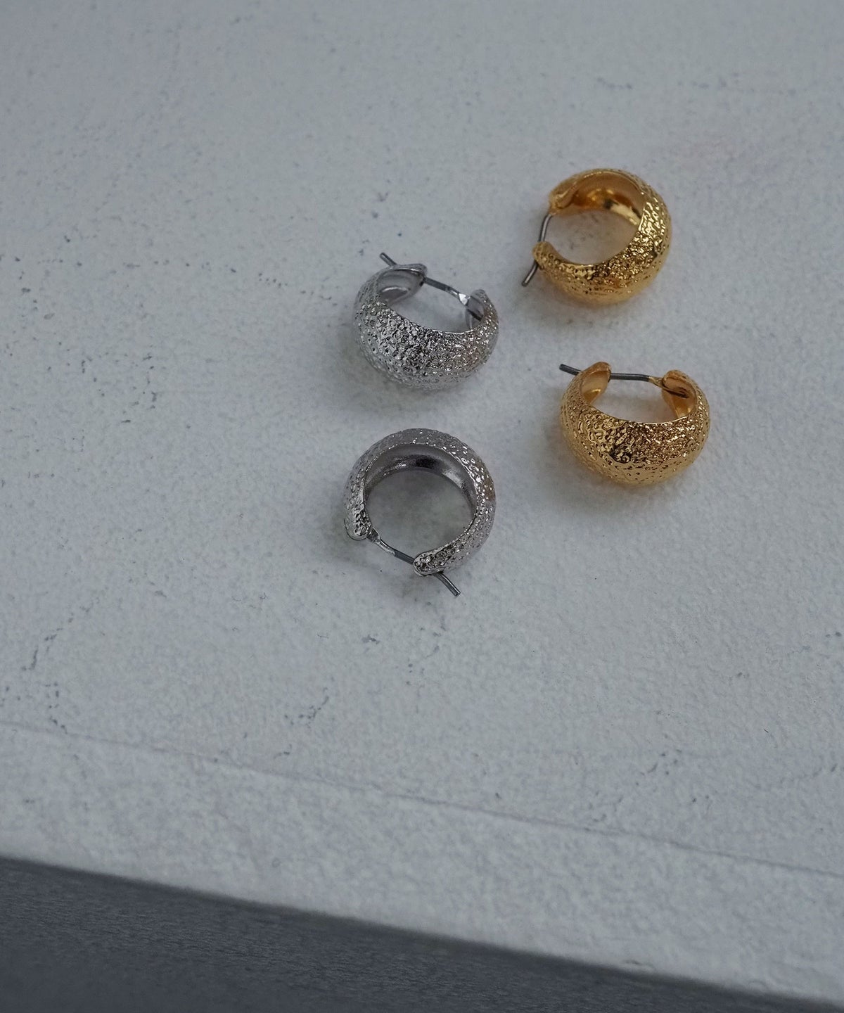 【web限定】Sleekドロップフープチタンポストピアス