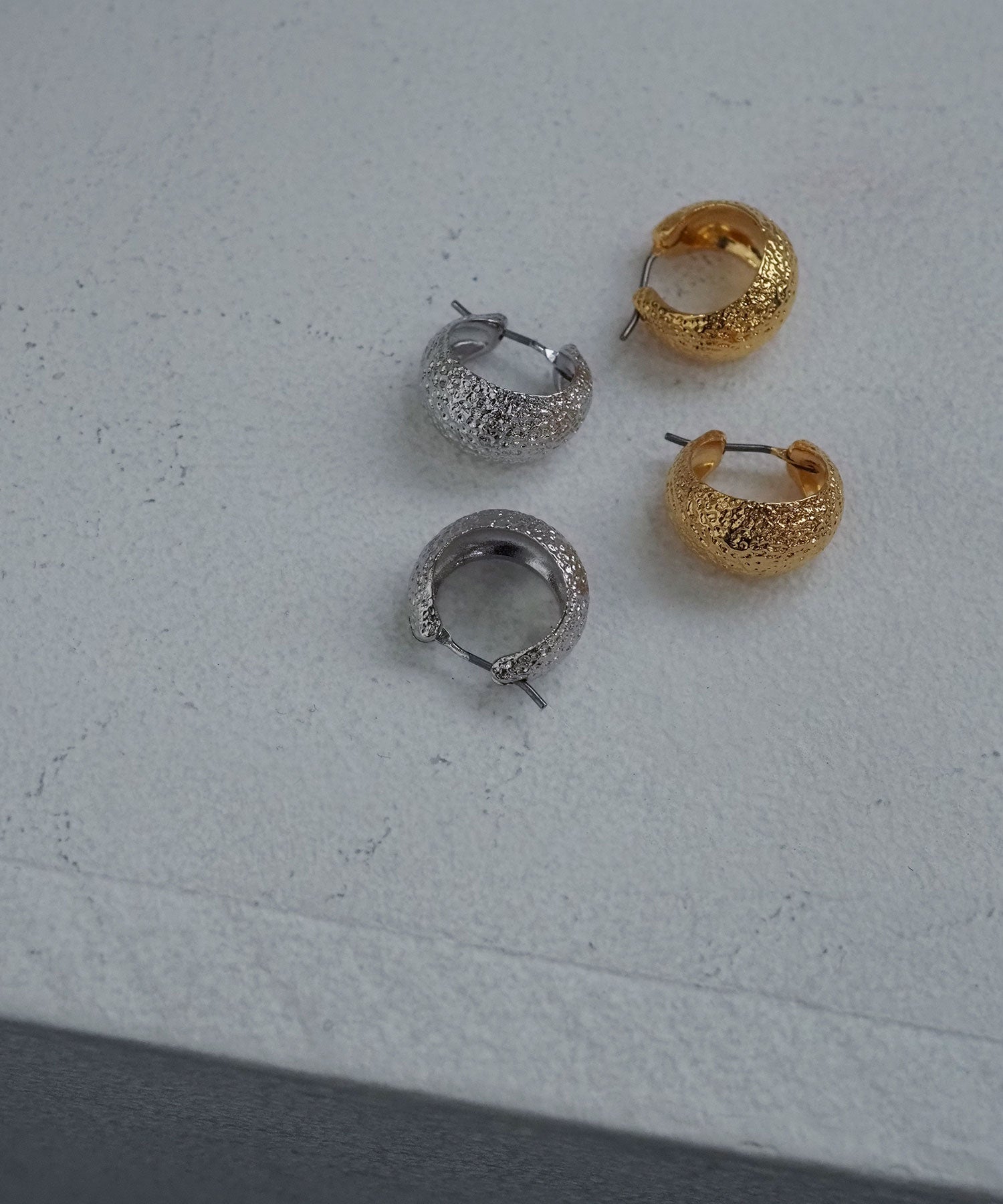 【web限定】Sleekドロップフープチタンポストピアス