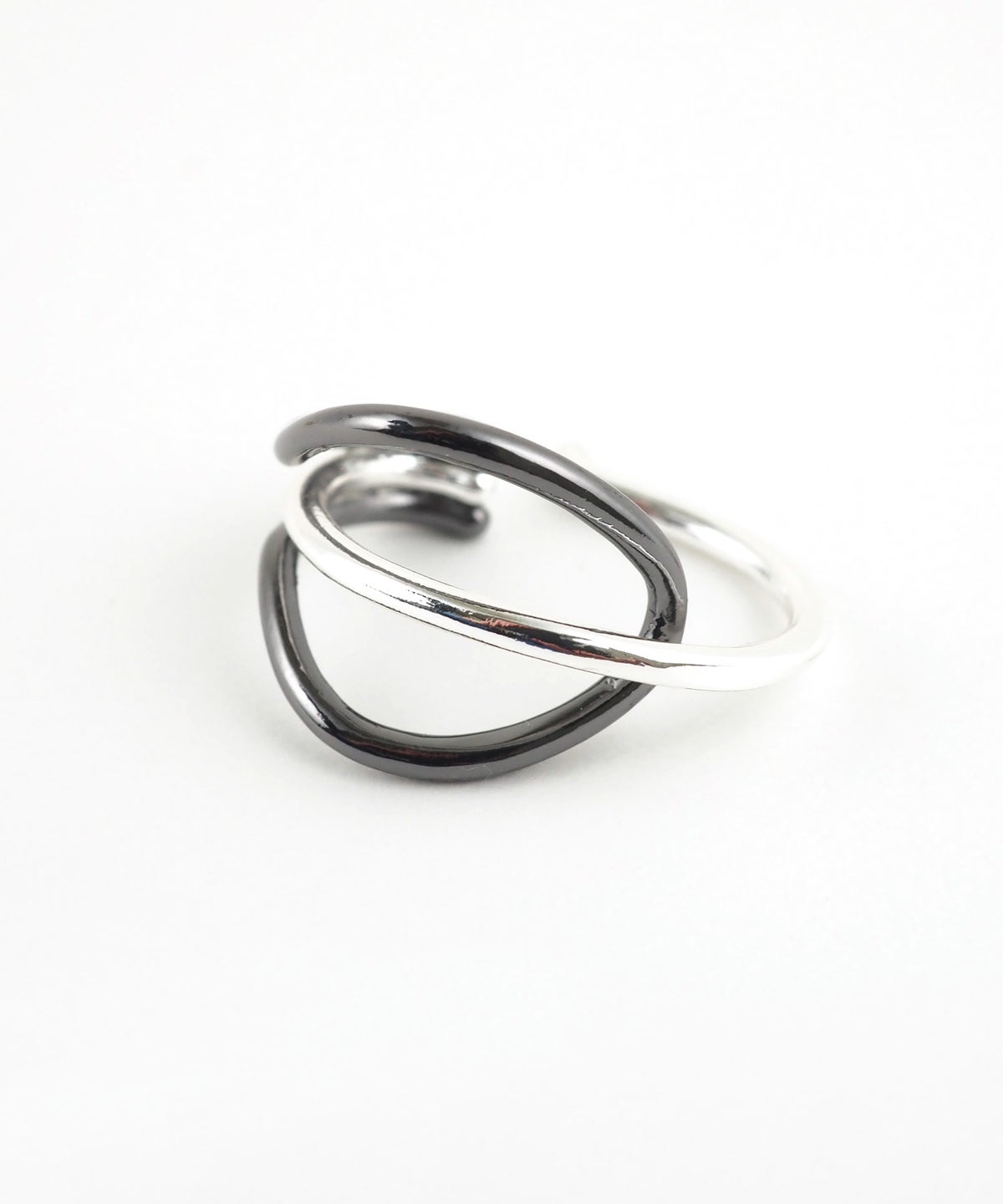 コンビカラークロスラインイヤーカフ