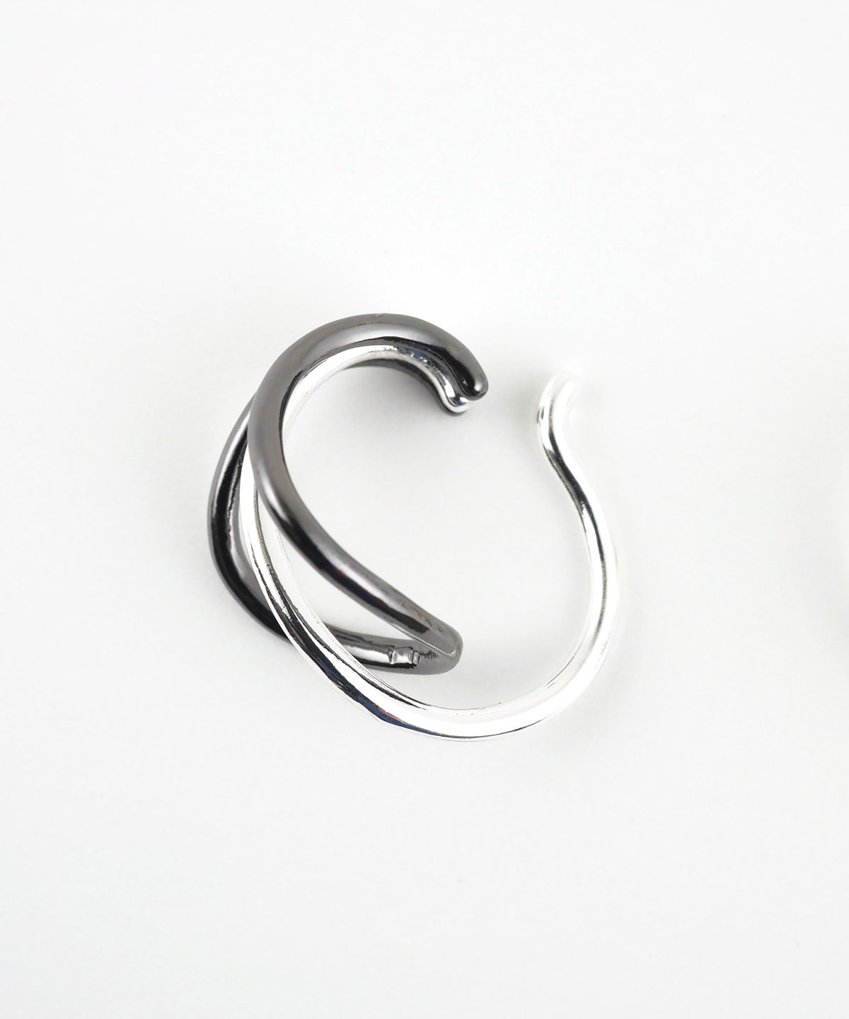 コンビカラークロスラインイヤーカフ