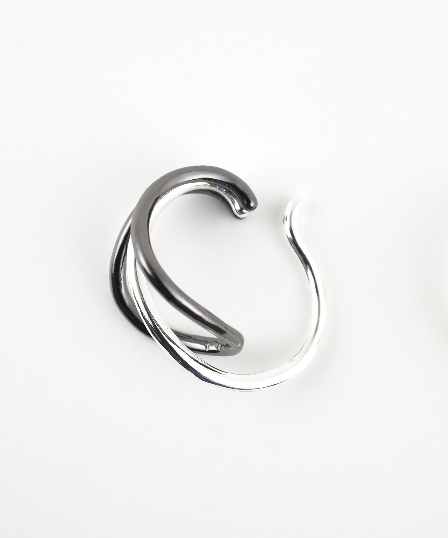 コンビカラークロスラインイヤーカフ