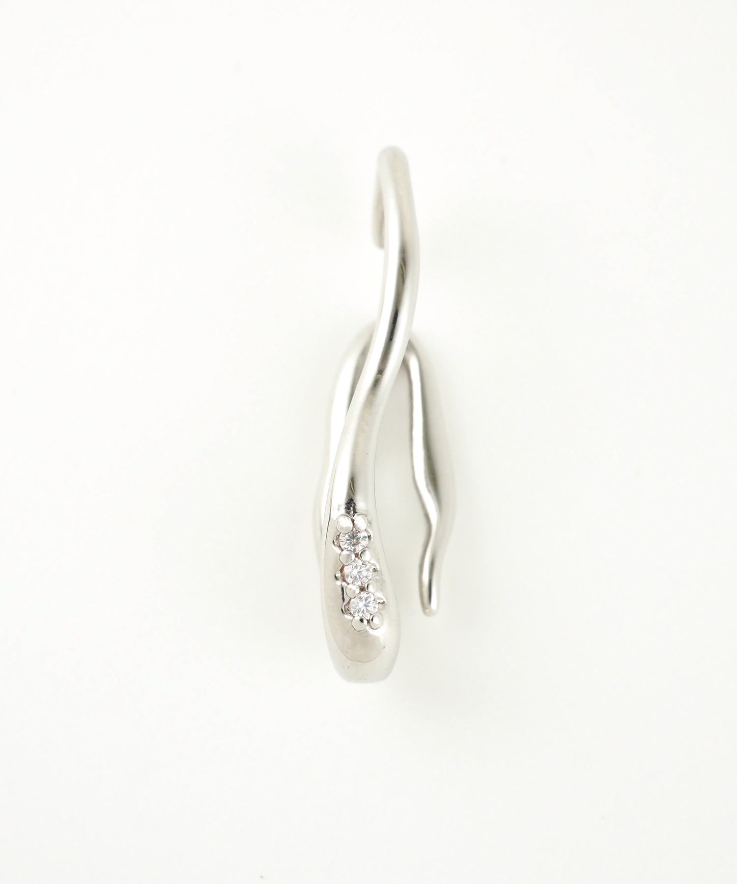 メルトラインビジューイヤーカフ