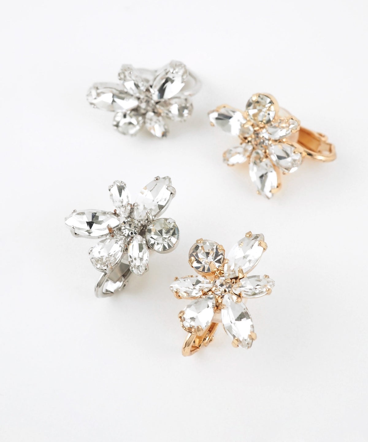 ブライトビジューフローラルクリップイヤリング