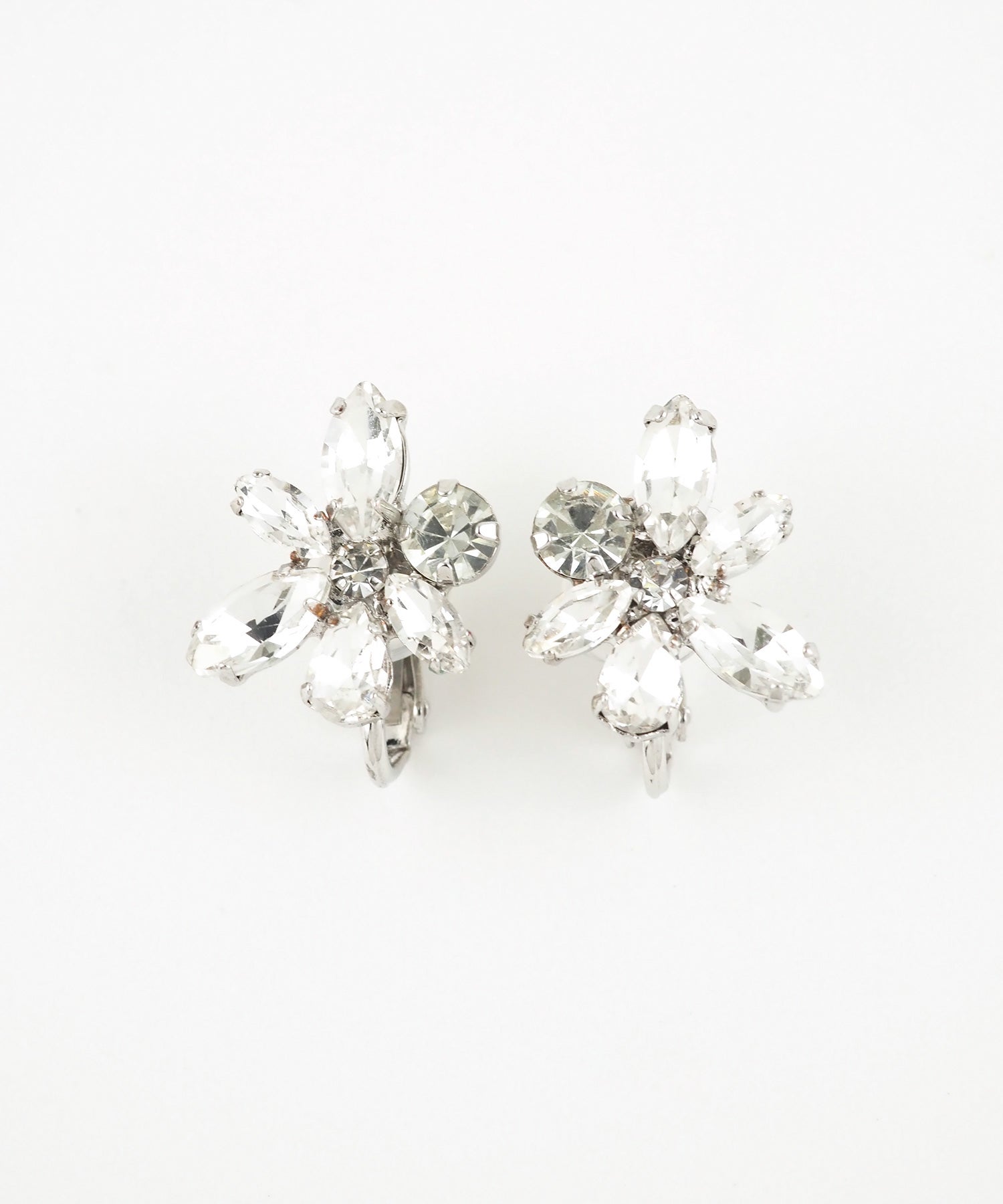 ブライトビジューフローラルクリップイヤリング