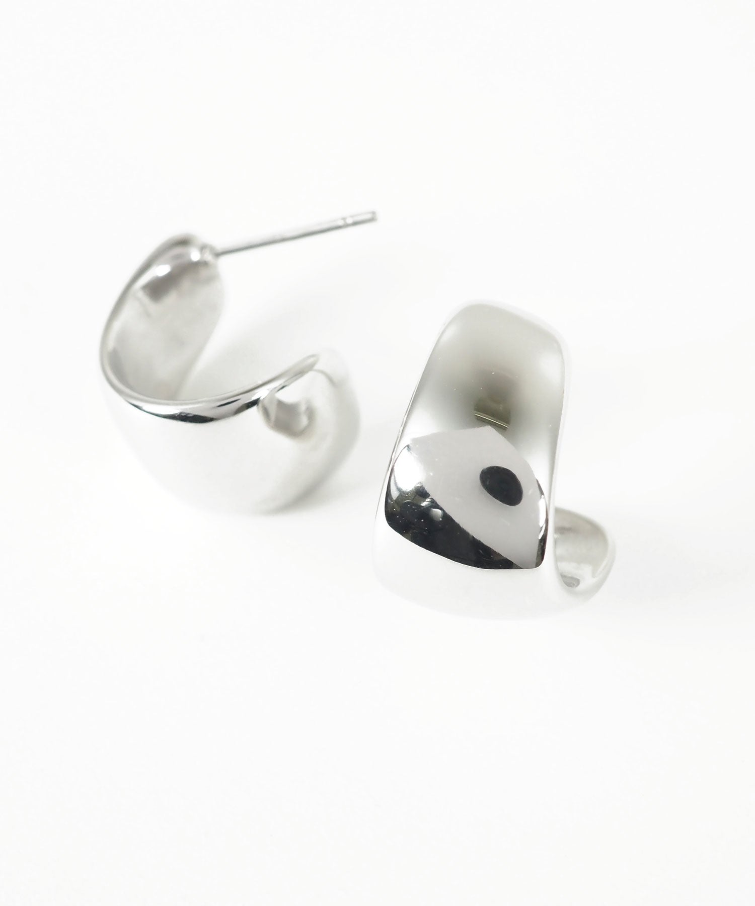 メタルスワールステンレスポストピアス【MUK lucenzio】