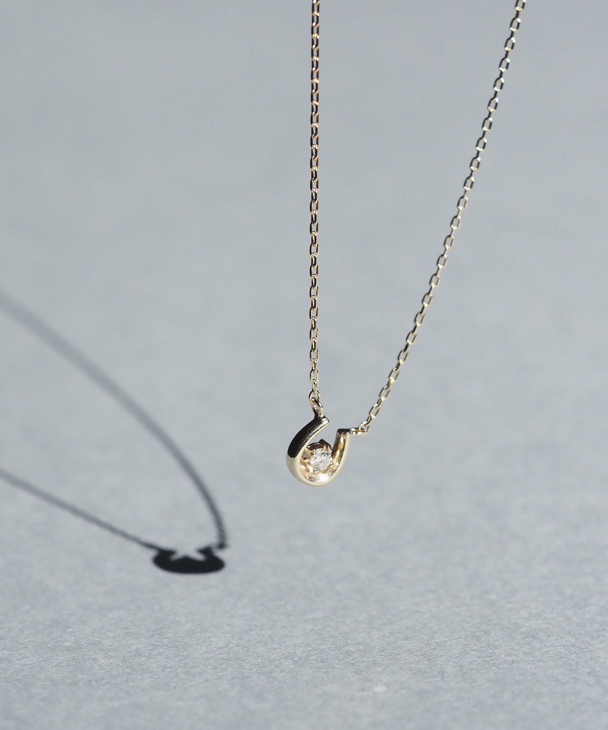 【web限定】[K10]プレシャスホースシューダイヤモンドプチペンダント