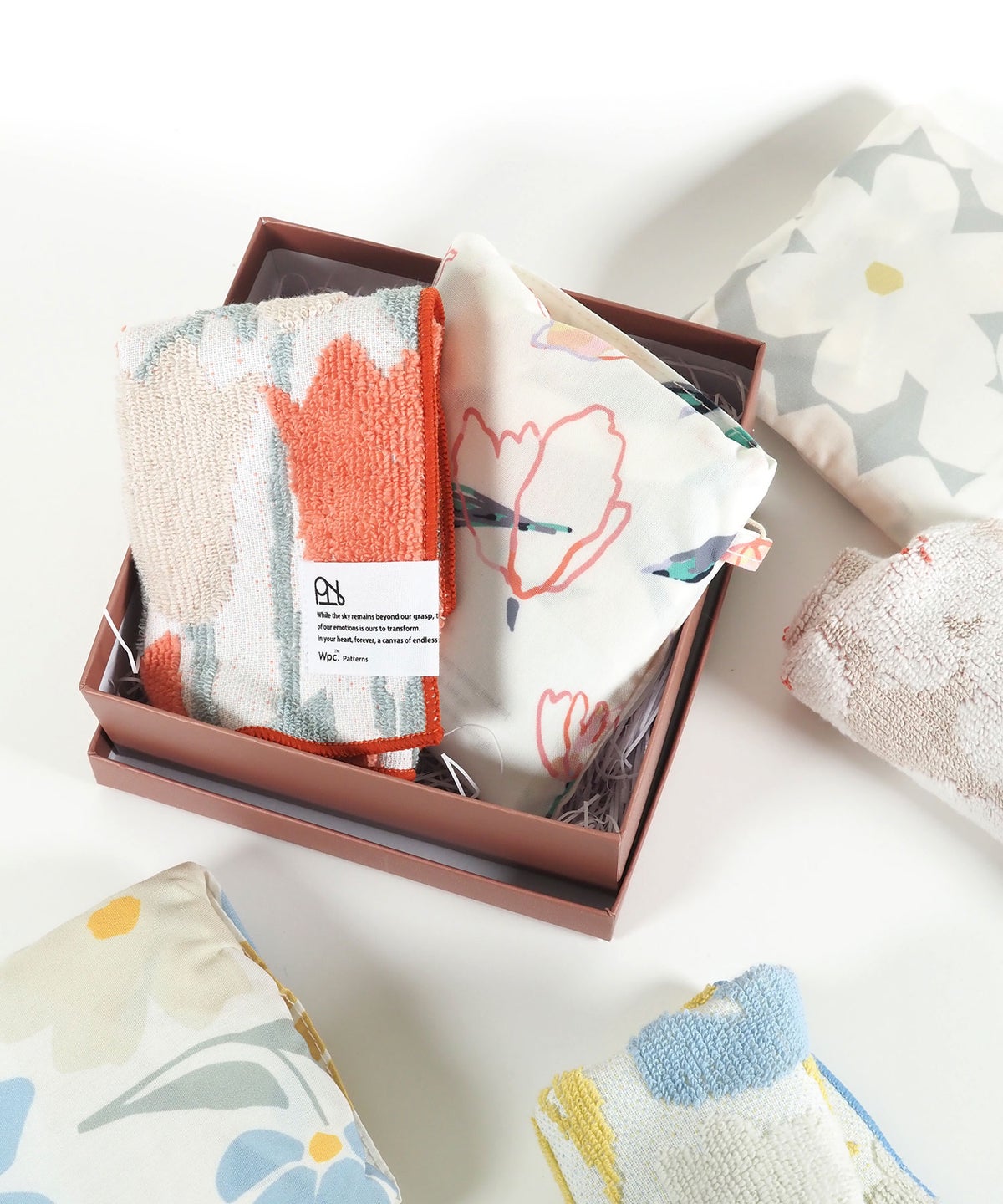 フラワーパターンハンカチ＆トートバッグギフトセット