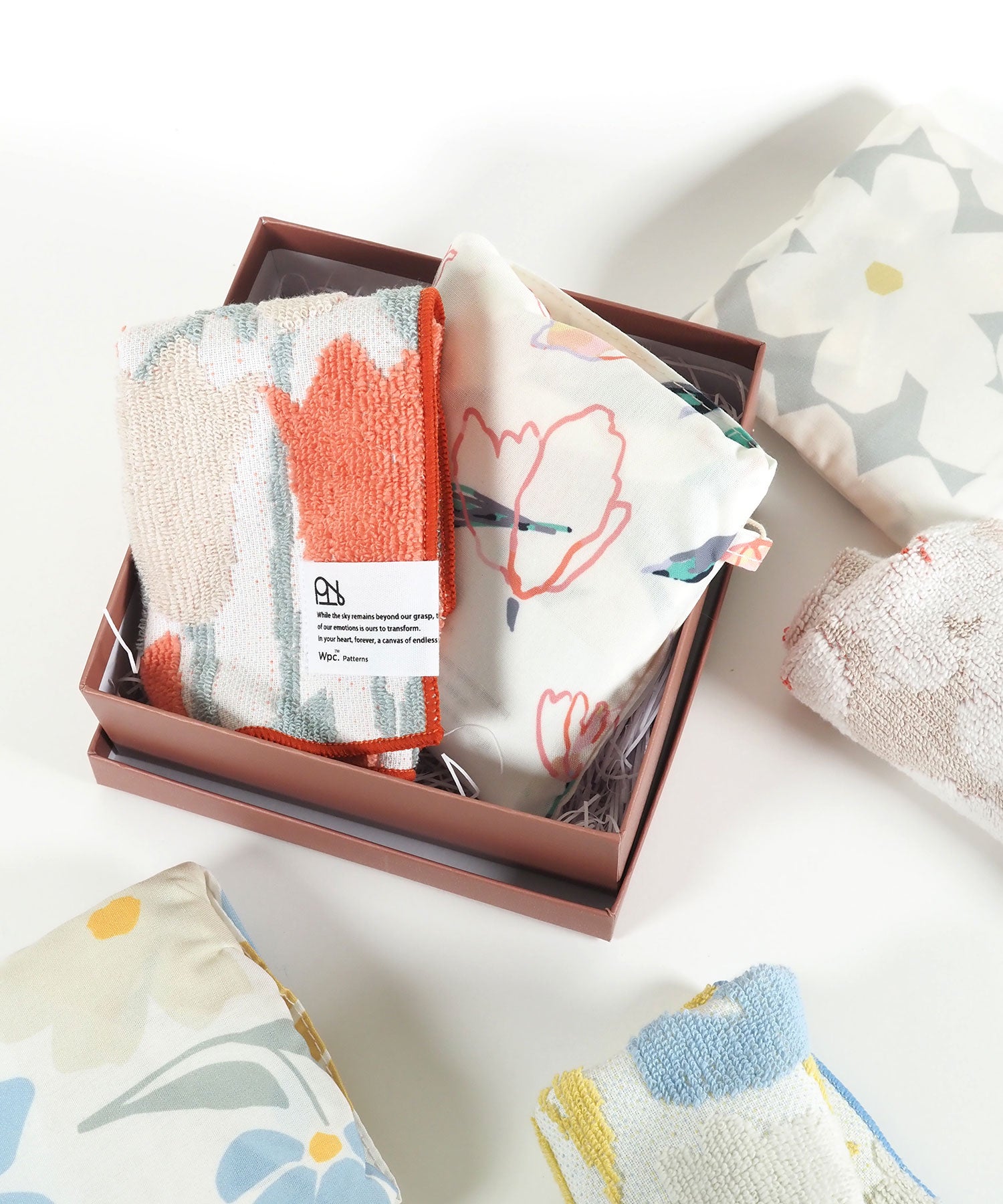 フラワーパターンハンカチ＆トートバッグギフトセット