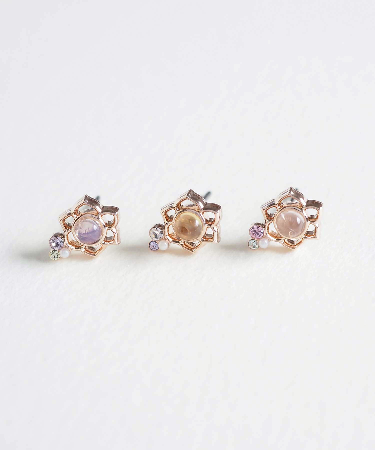 ナチュラルストーンフラワーチタンポストピアス【MUK Dreamy stone