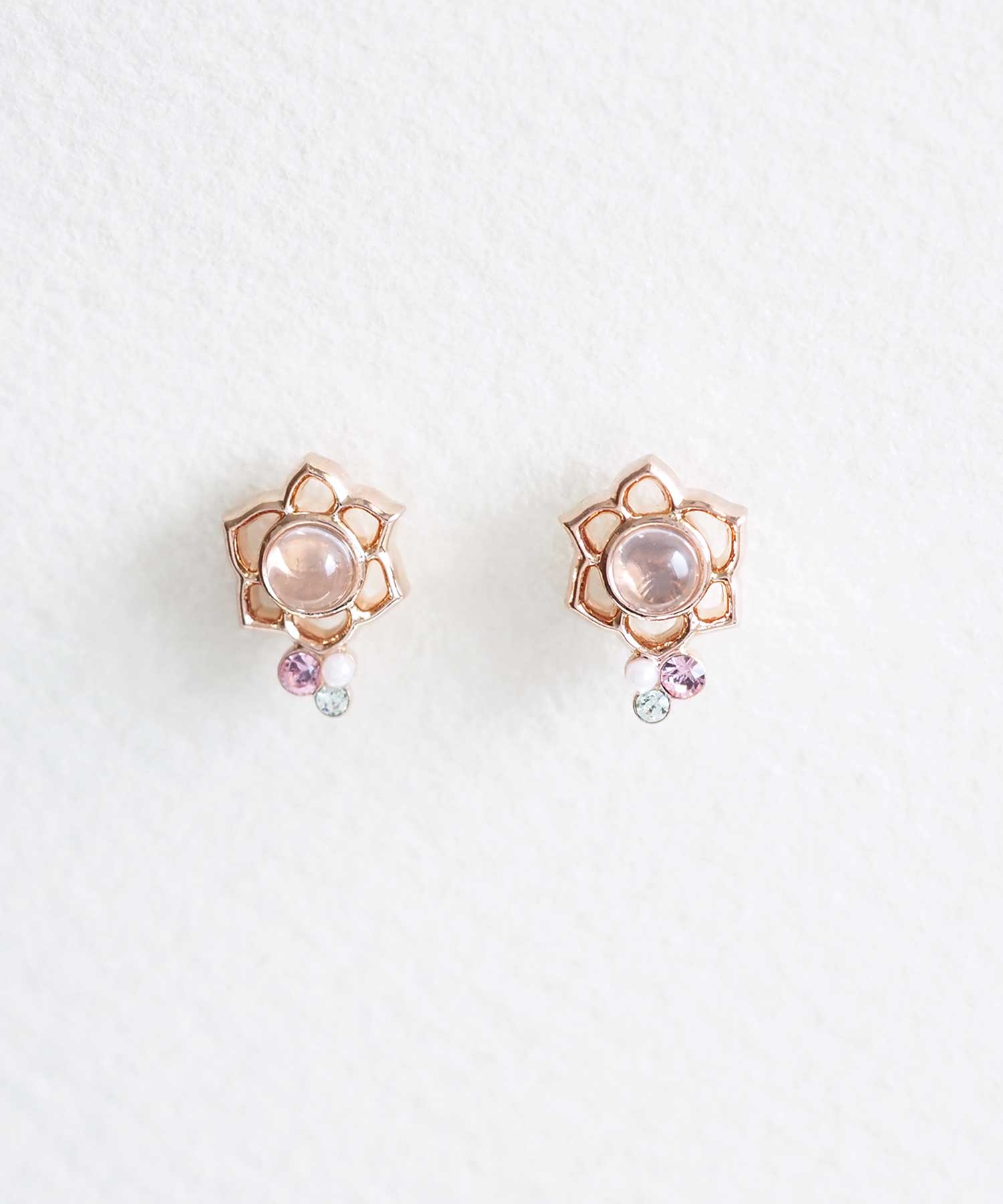 ナチュラルストーンフラワーチタンポストピアス【MUK Dreamy stone】