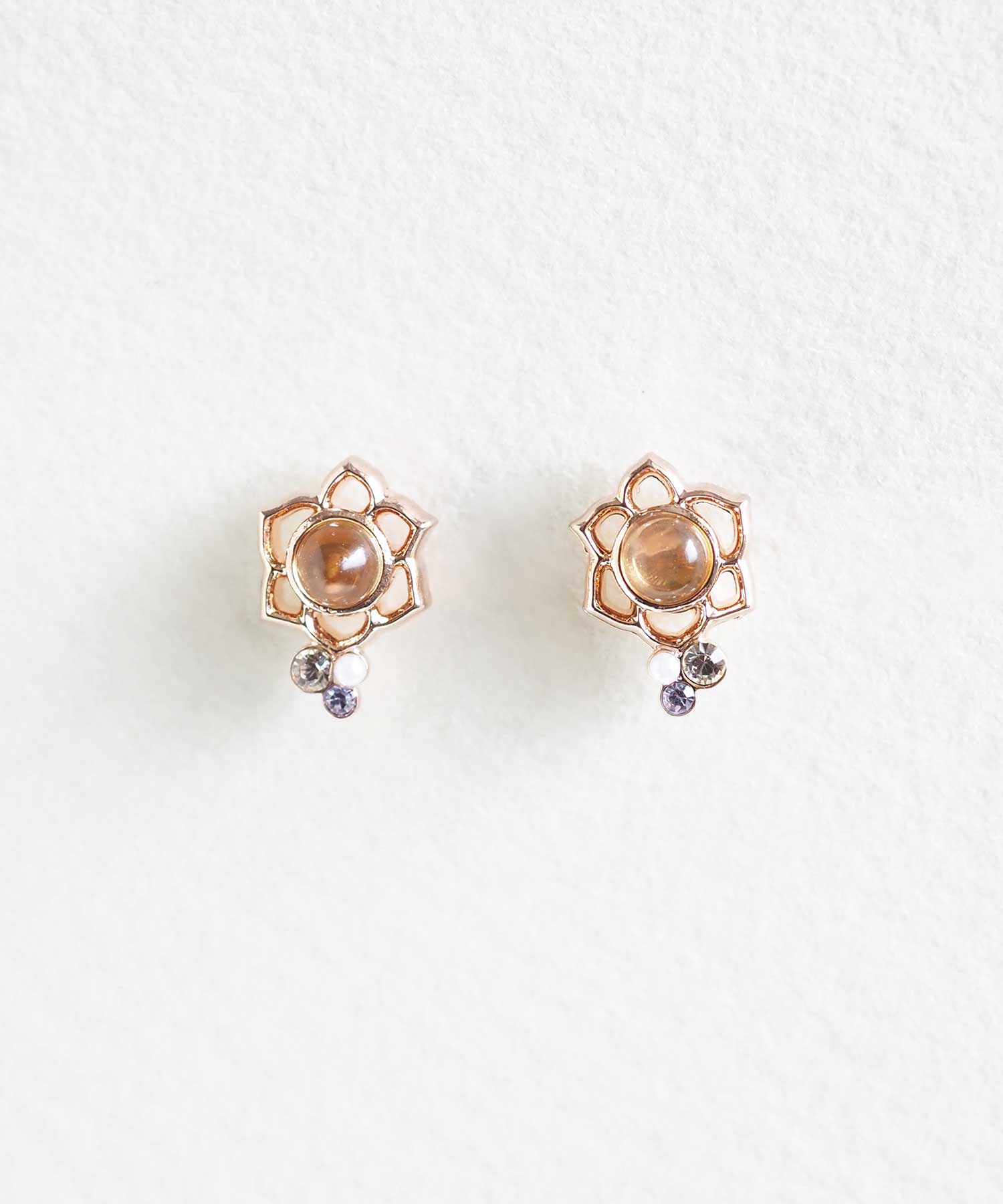ナチュラルストーンフラワーチタンポストピアス【MUK Dreamy stone