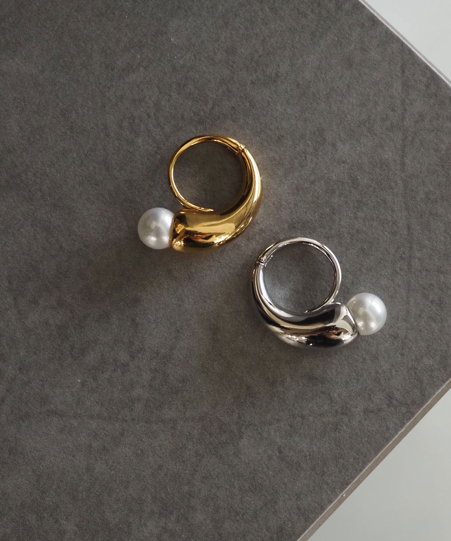 シームロックシェルパールピアス